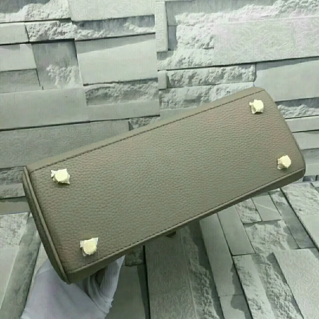 High quality 🅿️P600/P640/P680😀Classic models are sold every day🉐Hermès Kelly pebbled soft cowhide🐂Upgraded quality❤️Soft feel, fine workmanship, good-looking style, versatile all year round! Quality Guaranteed Taste ❗️ 3 sizes small 25cm; medium 28cm; large 32cm