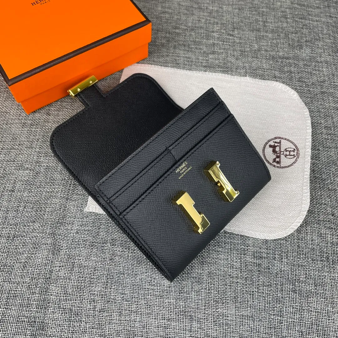 Hermes Constance p250💰 Model: 537 palm pattern gold buckle size: 13*11.8cm. Hermes🇫🇷overseas🇫🇷Imported T palm pattern cowhide, soft and comfortable to the touch. The original replica is matched with gold hardware, exquisite and elegant, and has the original OEM code inside. The oil edges are straight and smooth🎈There are two cash slots, a zipper pocket, and 3 card slots inside🚚
