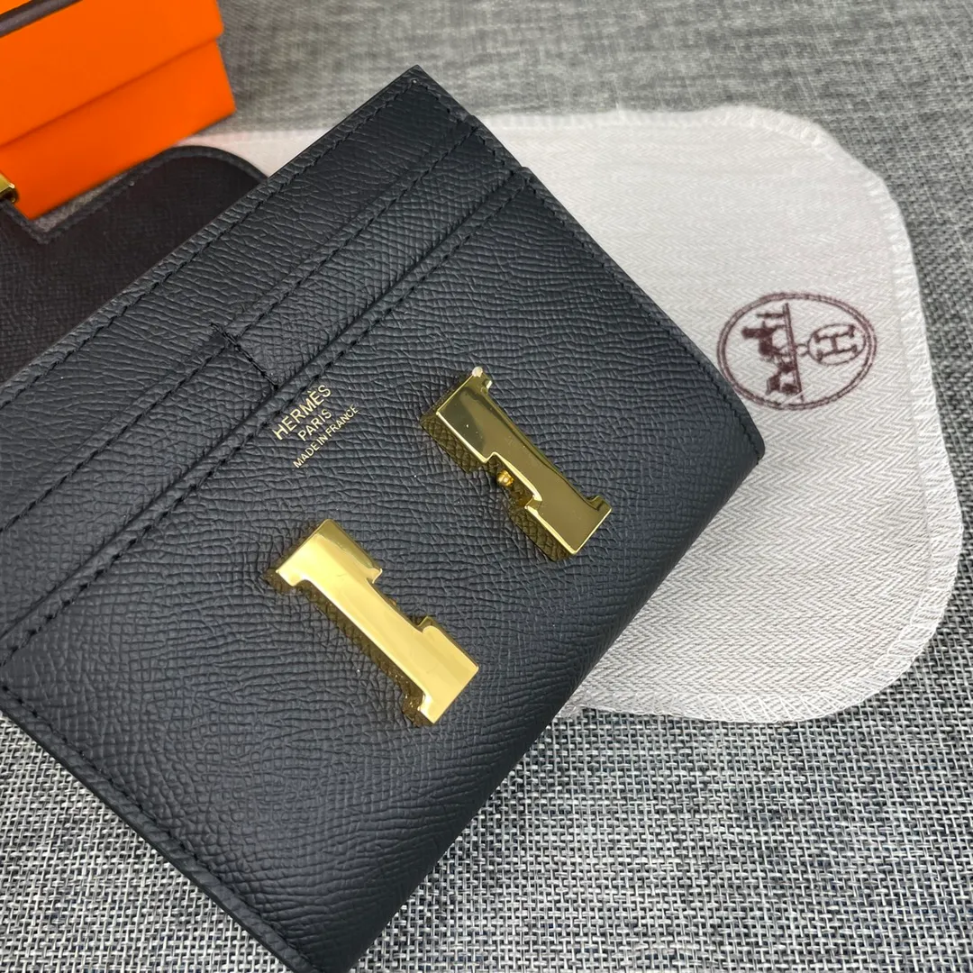 Hermes Constance p250💰 Model: 537 palm pattern gold buckle size: 13*11.8cm. Hermes🇫🇷overseas🇫🇷Imported T palm pattern cowhide, soft and comfortable to the touch. The original replica is matched with gold hardware, exquisite and elegant, and has the original OEM code inside. The oil edges are straight and smooth🎈There are two cash slots, a zipper pocket, and 3 card slots inside🚚