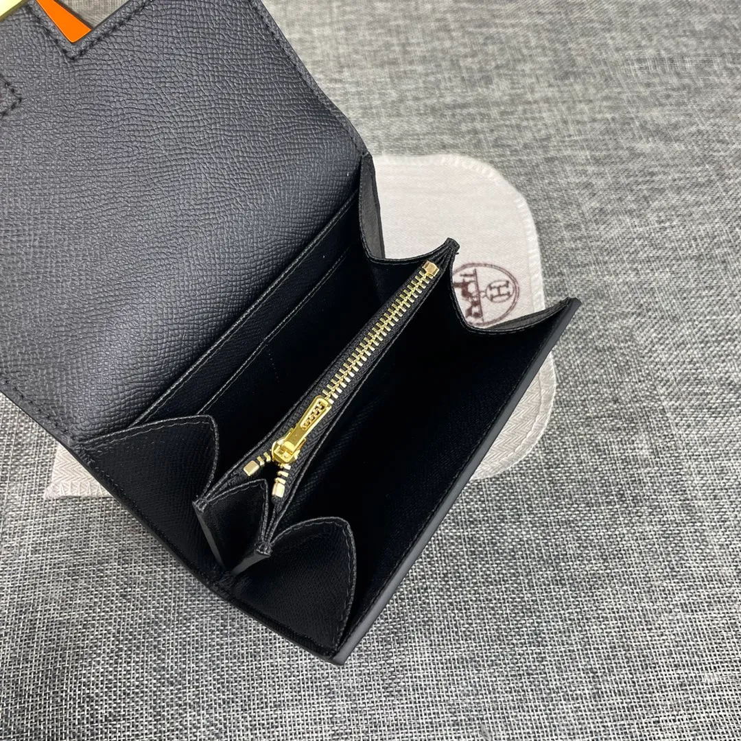 Hermes Constance p250💰 Model: 537 palm pattern gold buckle size: 13*11.8cm. Hermes🇫🇷overseas🇫🇷Imported T palm pattern cowhide, soft and comfortable to the touch. The original replica is matched with gold hardware, exquisite and elegant, and has the original OEM code inside. The oil edges are straight and smooth🎈There are two cash slots, a zipper pocket, and 3 card slots inside🚚