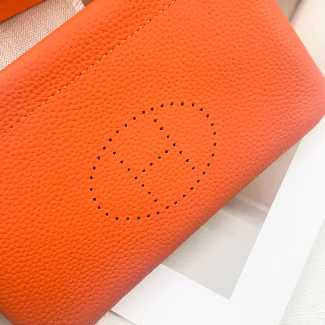Hermès new model【Hermes】💰180 💋New first-layer cowhide wallet 💋Soft touch, magnetic buckle opening and closing 💋Material: imported togo cowhide 💋Size: 19*11 CM 💋Model: 6911