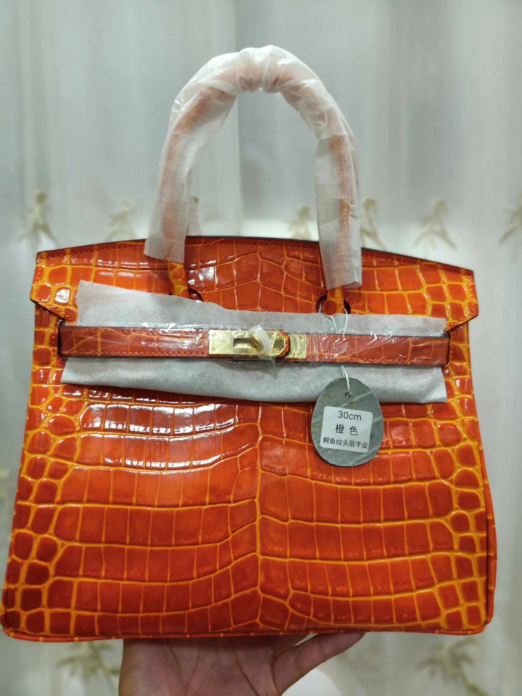 Hot model debuts, price has been adjusted💰800/380/360💥Hermes/Hermes💥Official classic production💋Platinum crocodile pattern💋Original quality coming👉Using imported crocodile pattern cowhide , with pure 24k original hardware💎Size: large 35*25*18cm/medium 30*22*16cm/small 25* 20*14cm👛Excellent workmanship👏👏Legendary slow work and careful work💓Real pictures taken💓Classic beauty worth owning💃🏻💃🏻💃🏻
