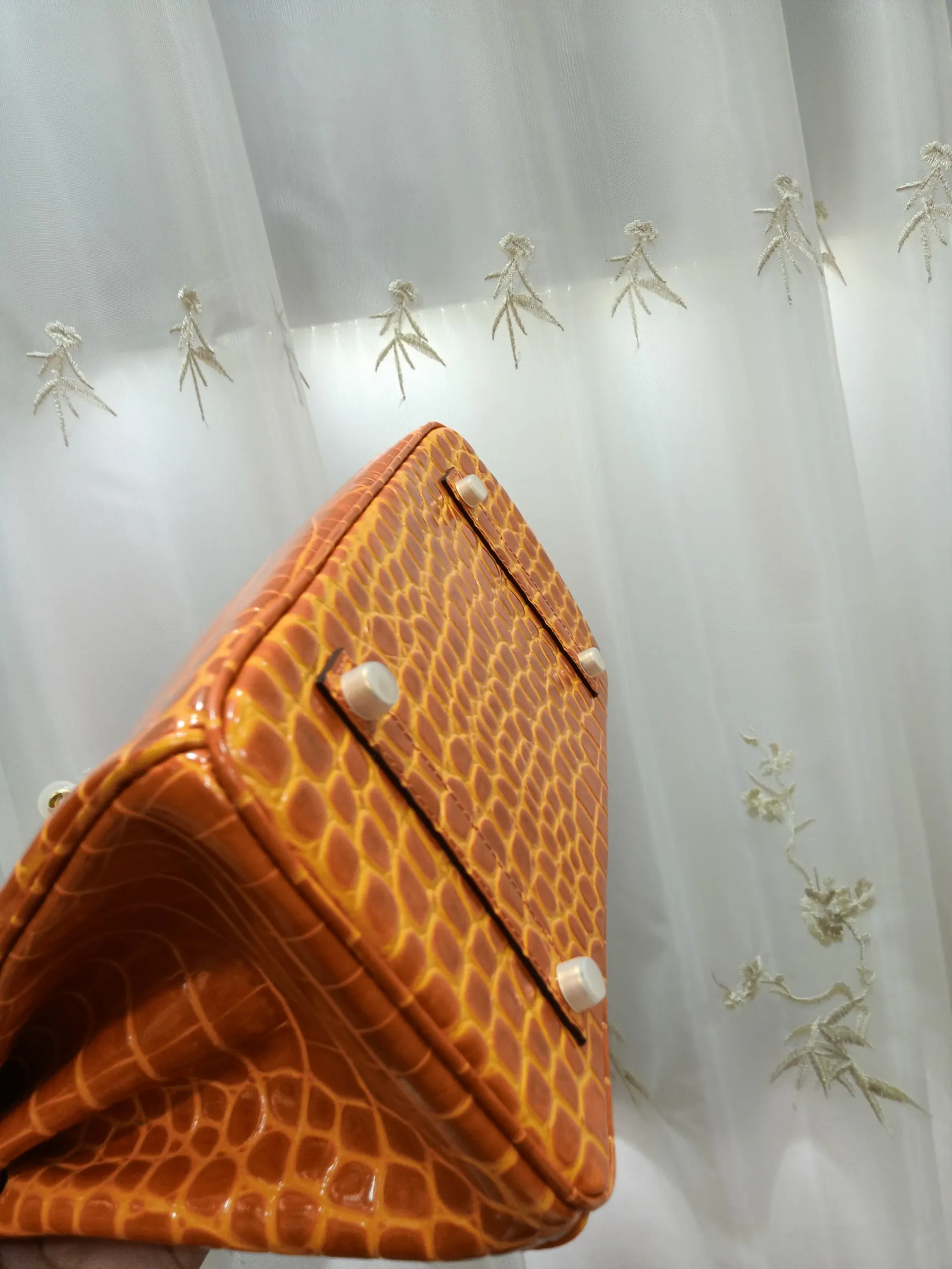 Hot model debuts, price has been adjusted💰800/380/360💥Hermes/Hermes💥Official classic production💋Platinum crocodile pattern💋Original quality coming👉Using imported crocodile pattern cowhide , with pure 24k original hardware💎Size: large 35*25*18cm/medium 30*22*16cm/small 25* 20*14cm👛Excellent workmanship👏👏Legendary slow work and careful work💓Real pictures taken💓Classic beauty worth owning💃🏻💃🏻💃🏻