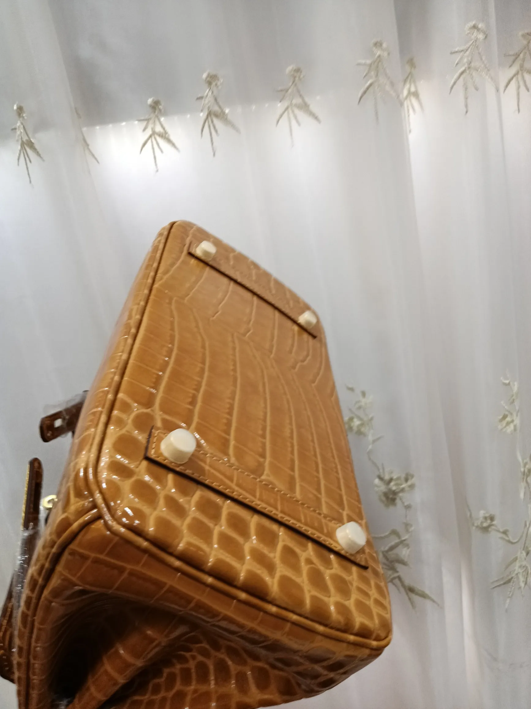 Hot model debuts, price has been adjusted💰800/380/360💥Hermes/Hermes💥Official classic production💋Platinum crocodile pattern💋Original quality coming👉Using imported crocodile pattern cowhide , with pure 24k original hardware💎Size: large 35*25*18cm/medium 30*22*16cm/small 25* 20*14cm👛Excellent workmanship👏👏Legendary slow work and careful work💓Real pictures taken💓Classic beauty worth owning💃🏻💃🏻💃🏻
