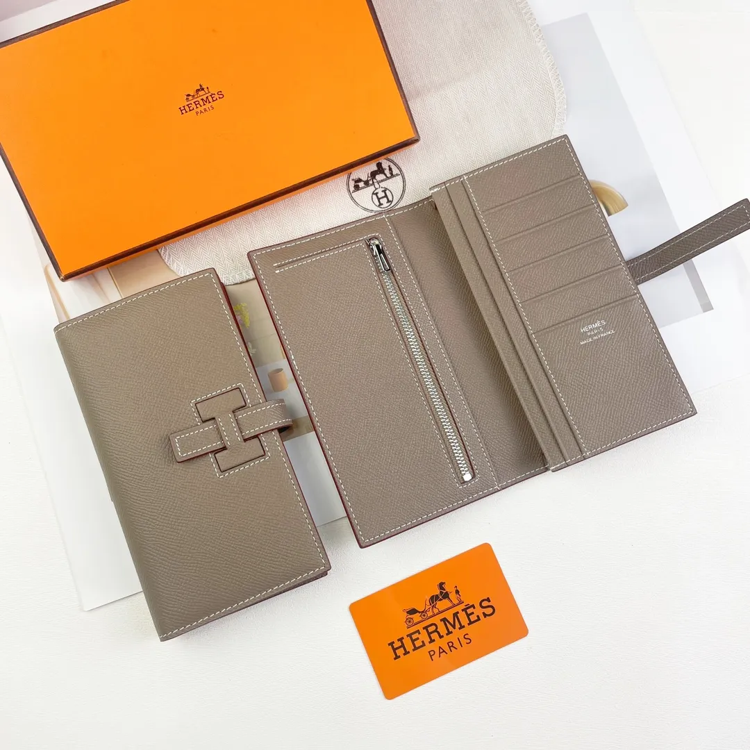 HERMES new model 💰280 New H Passant Toutenmainte Epsom calfskin long wallet Model: 953 - Sheath "H passant" opening and closing - Zippered coin purse - Pocket with original OEM code inside - Metal texture: palladium plated Dimensions: Length 17.5 × Width 9 cm