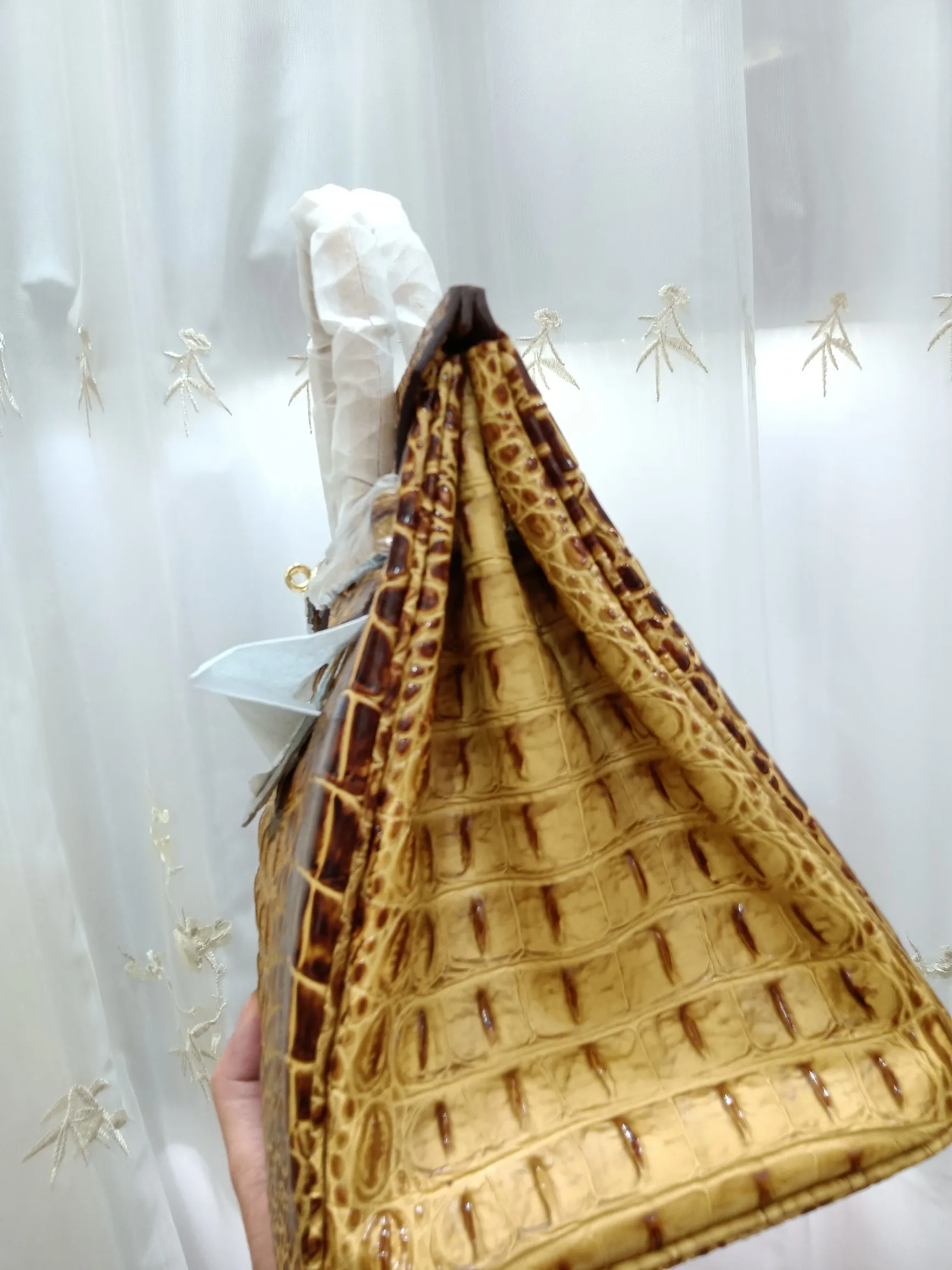 ❤️Hot model debut❤️Batch 💰880/420💋Hermes/Hermes💋Official classic production ✨Platinum crocodile bone✨Original quality coming👉Using imported crocodile bone pattern cowhide from the country of origin 👑 Equipped with pure 24k original hardware💎Size: large size 35*25*18cm/small size 30*22*16cm👛The workmanship is amazing👏👏The legendary slow work brings out the fine work💦Real picture taken💦