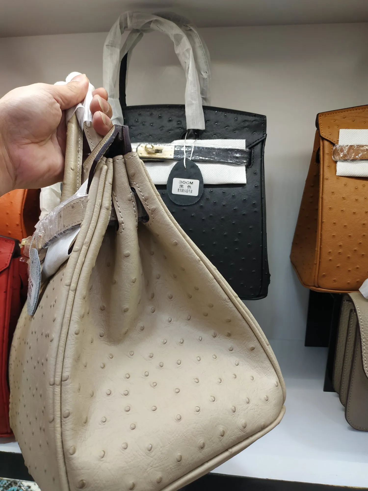 Factory release price: 720💰👏👏A hot product is here. 💃💃Hermes/Hermes👑Official classic production👑Platinum ostrich pattern👑Original quality imported ostrich pattern original first-layer cowhide, [] with pure 24k original hardware Size: 30*22*16cm [Sun] The workmanship is amazing; the legendary slow workmanship is meticulous and the real picture is taken 👉👉Note: Own factory, real picture