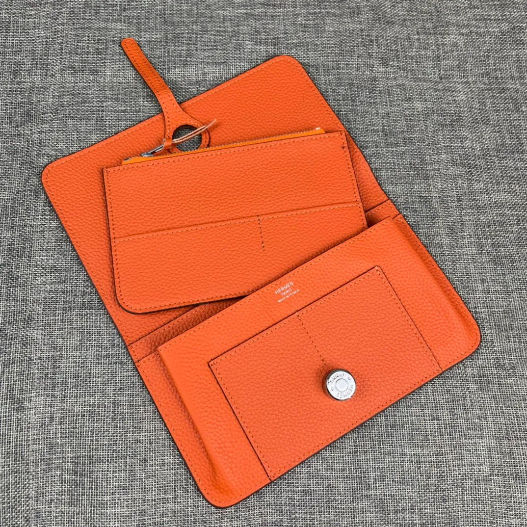 Original quality, p300💰 Hermès Dogon Duo detachable wallet Model: 533 silver buckle Made of togo calfskin, with original OEM code inside💄 Exquisite workmanship, 8 card slots, 1 banknote pocket, 2 additional pockets, a detachable coin purse and palladium-plated saddle nail lock Size: 20.1cm*12.5cm