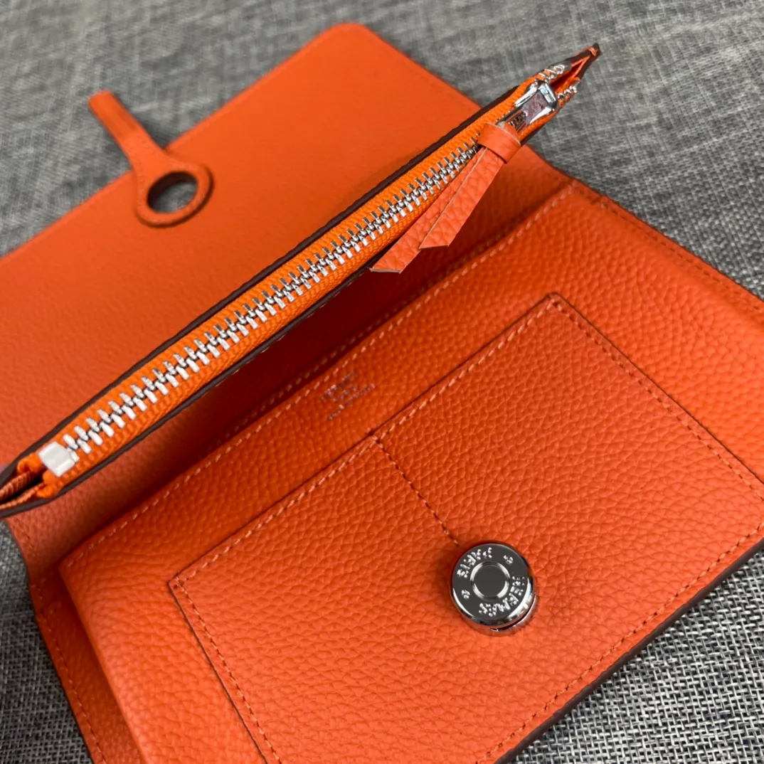 Original quality, p300💰 Hermès Dogon Duo detachable wallet Model: 533 silver buckle Made of togo calfskin, with original OEM code inside💄 Exquisite workmanship, 8 card slots, 1 banknote pocket, 2 additional pockets, a detachable coin purse and palladium-plated saddle nail lock Size: 20.1cm*12.5cm