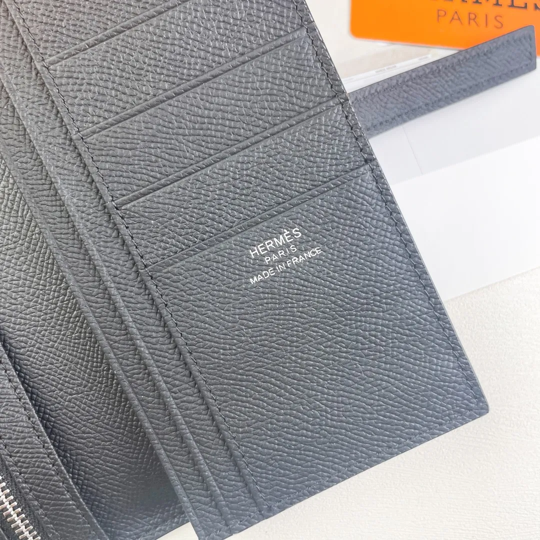 HERMES new model 💰280 New H Passant Toutenmainte Epsom calfskin long wallet Model: 953 - Sheath "H passant" opening and closing - Zippered coin purse - Pocket with original OEM code inside - Metal texture: palladium plated Dimensions: Length 17.5 × Width 9 cm