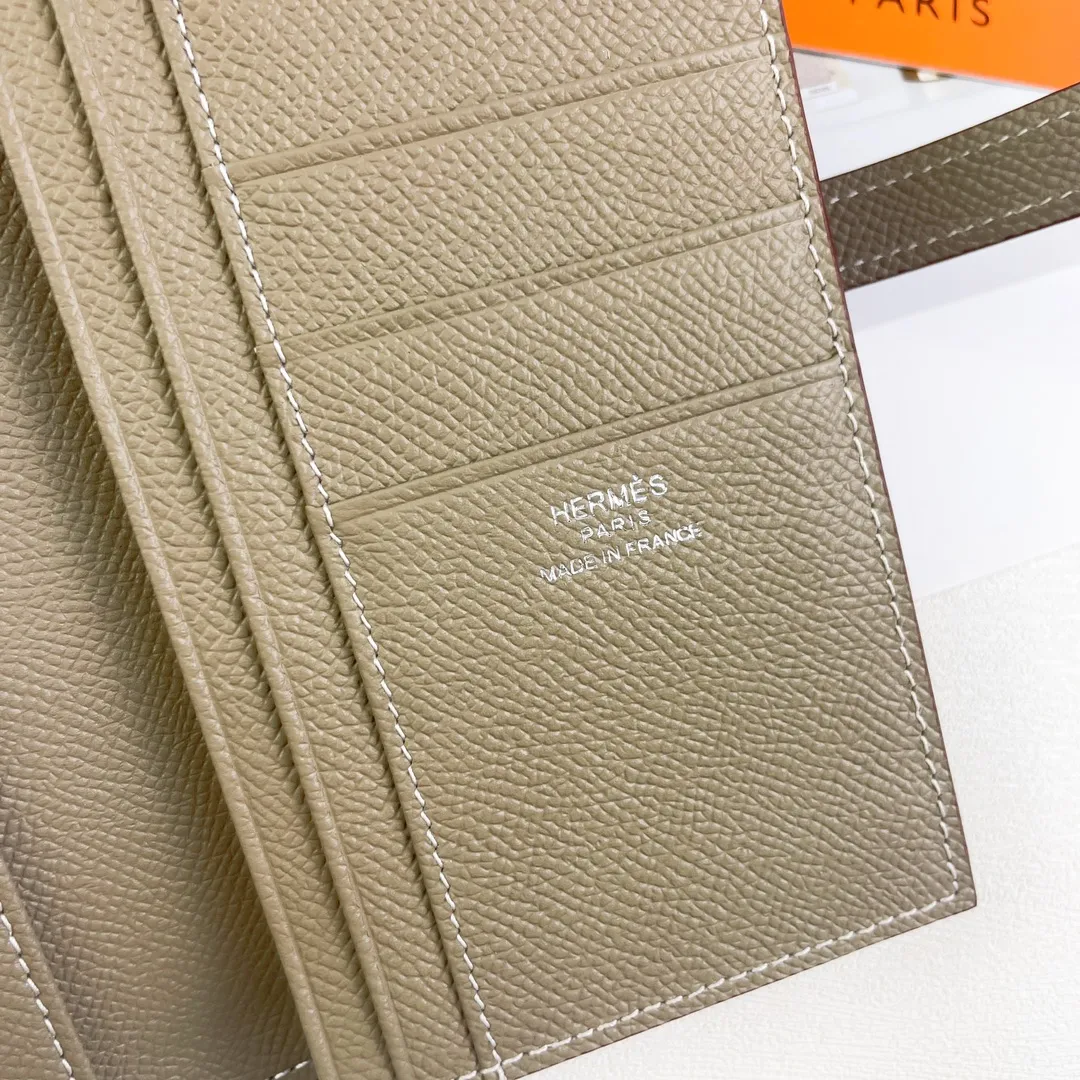 HERMES new model 💰280 New H Passant Toutenmainte Epsom calfskin long wallet Model: 953 - Sheath "H passant" opening and closing - Zippered coin purse - Pocket with original OEM code inside - Metal texture: palladium plated Dimensions: Length 17.5 × Width 9 cm