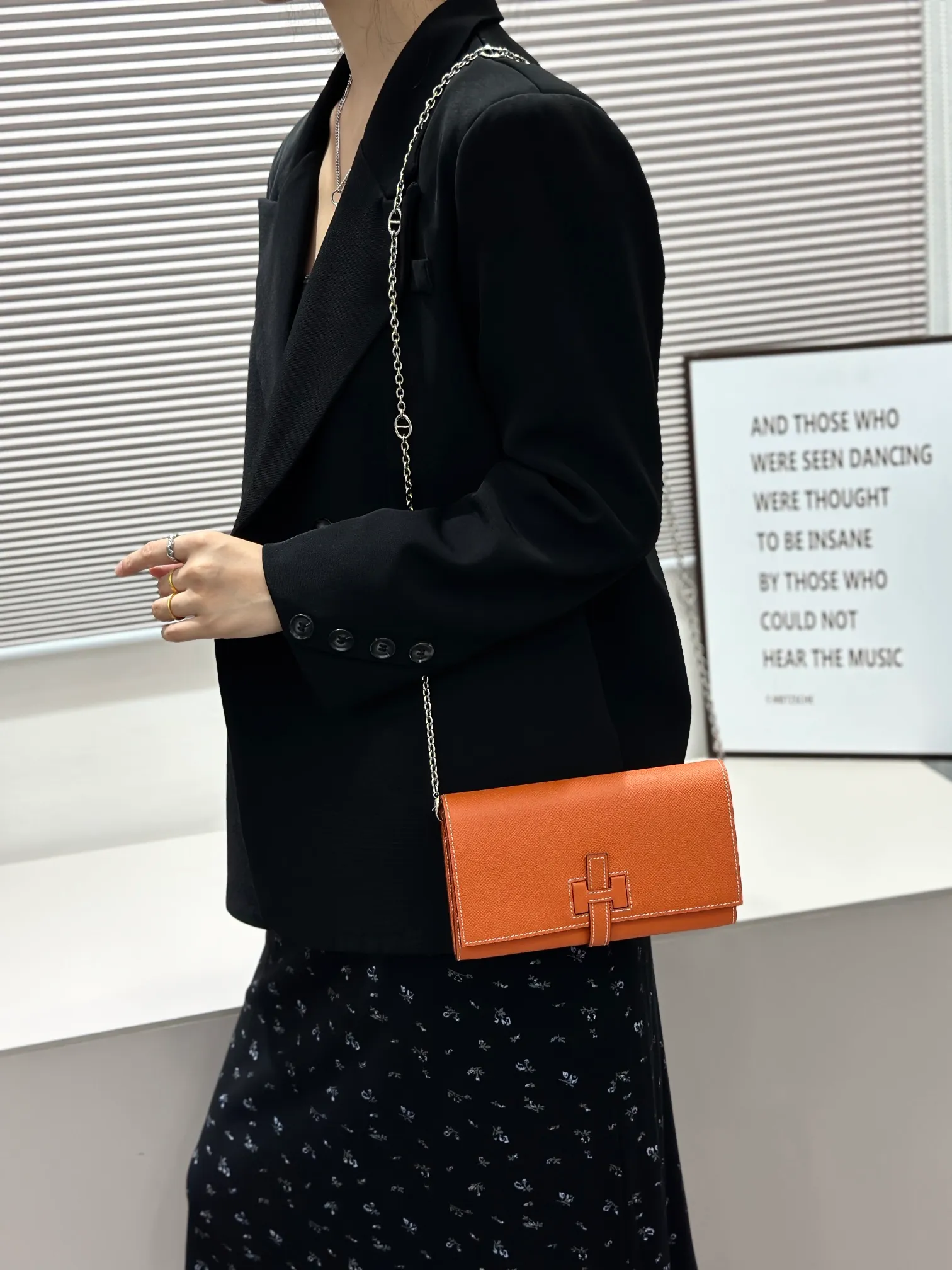 HERMES official website new model 💰330 New H Passant Toutenmainte Epsom calfskin long wallet Model: 951-1 chain style ⛓️‍💥 - Sheath "H passant" opening and closing - Zipper coin purse - Pocket with original OEM code inside - Can store passport or large-size mobile phone Metal texture: palladium plated Dimensions: length 20.8 × width 12.4 × thickness 2.7 cm