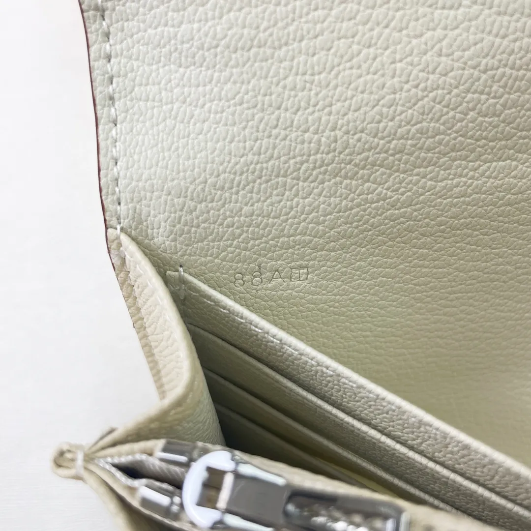 HERMES official website new model 💰300 New H Passant Toutenmainte Epsom calfskin long wallet Model: 951 palm print - Sheath "H passant" opening and closing - Zipper coin purse - Pocket with original OEM code inside - Can store passport or large-size mobile phone Metal texture: palladium plated Dimensions: length 20.8 × width 12.4 × thickness 2.7 cm