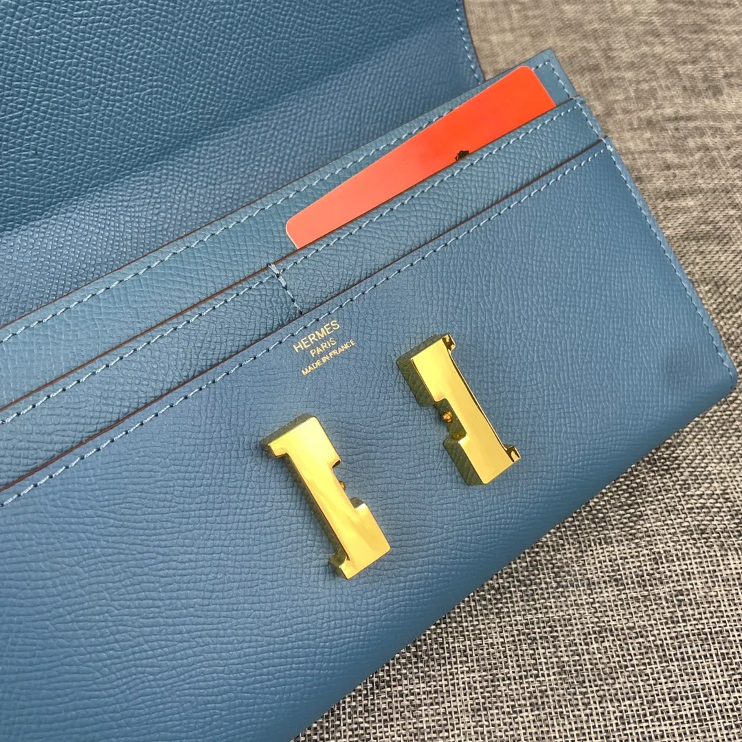 Hermes Constance Original Order p290💰 Model: 539 Palm Pattern Gold Buckle Size: 22*11cm Hermes🇫🇷Overseas🇫🇷Imported cowhide, soft and comfortable to the touch. Counter version, OEM code inside, original replica with gold hardware, exquisite and elegant, oil edge is straight and smooth🎈There are two large note slots, a zipper pocket, and 12 card slots🚚