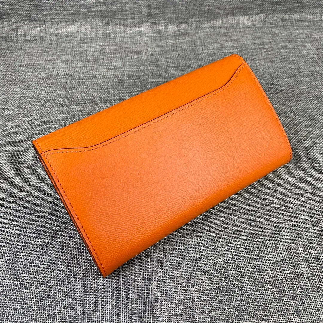 Hermes Constance original order p290💰 Model: 539 palm print silver buckle size: 22*11cm Hermes🇫🇷overseas🇫🇷 imported cowhide, soft and comfortable to the touch. Counter version, OEM code inside, original replica with gold hardware, exquisite and elegant, oil edge is straight and smooth🎈There are two large note slots, a zipper pocket, and 12 card slots🚚