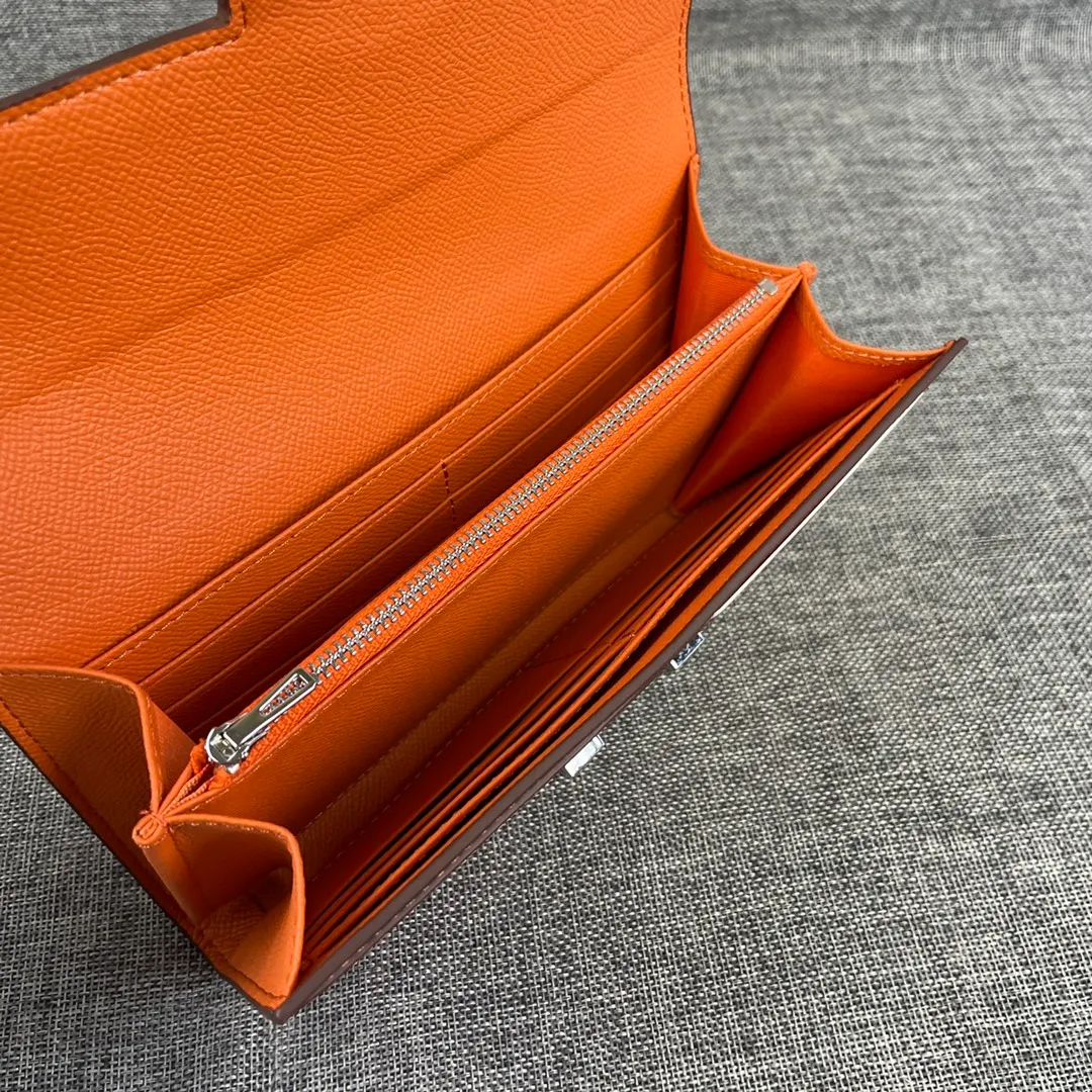 Hermes Constance original order p290💰 Model: 539 palm print silver buckle size: 22*11cm Hermes🇫🇷overseas🇫🇷 imported cowhide, soft and comfortable to the touch. Counter version, OEM code inside, original replica with gold hardware, exquisite and elegant, oil edge is straight and smooth🎈There are two large note slots, a zipper pocket, and 12 card slots🚚