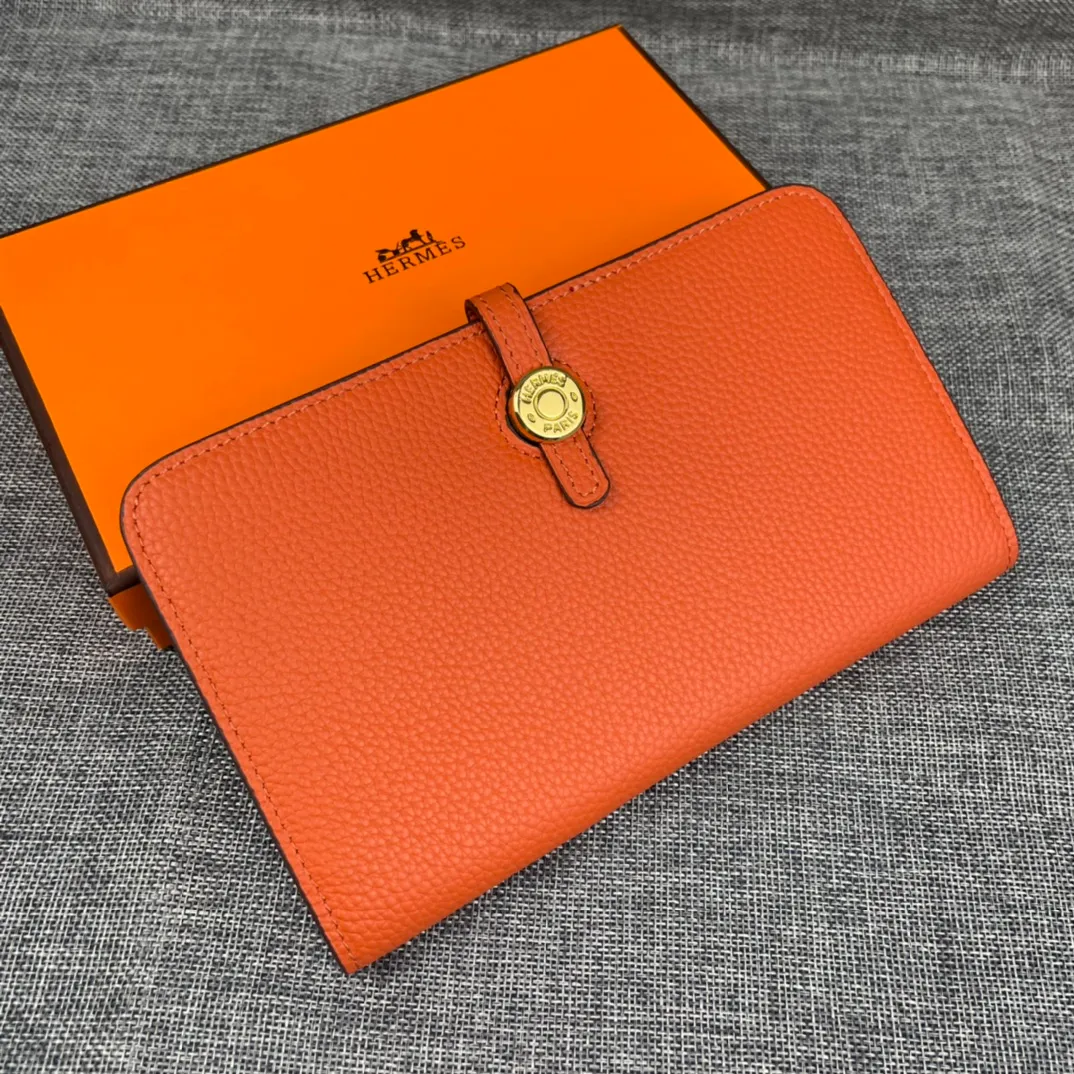 Original quality, p300💰 Hermès Dogon Duo detachable wallet Model: 533 gold buckle Made of Togo calfskin, with original OEM code inside💄 Exquisite workmanship, 8 card slots, 1 bill pocket, 2 extra pockets, a detachable coin purse and palladium-plated saddle nail lock Size: 20.1cm*12.5cm