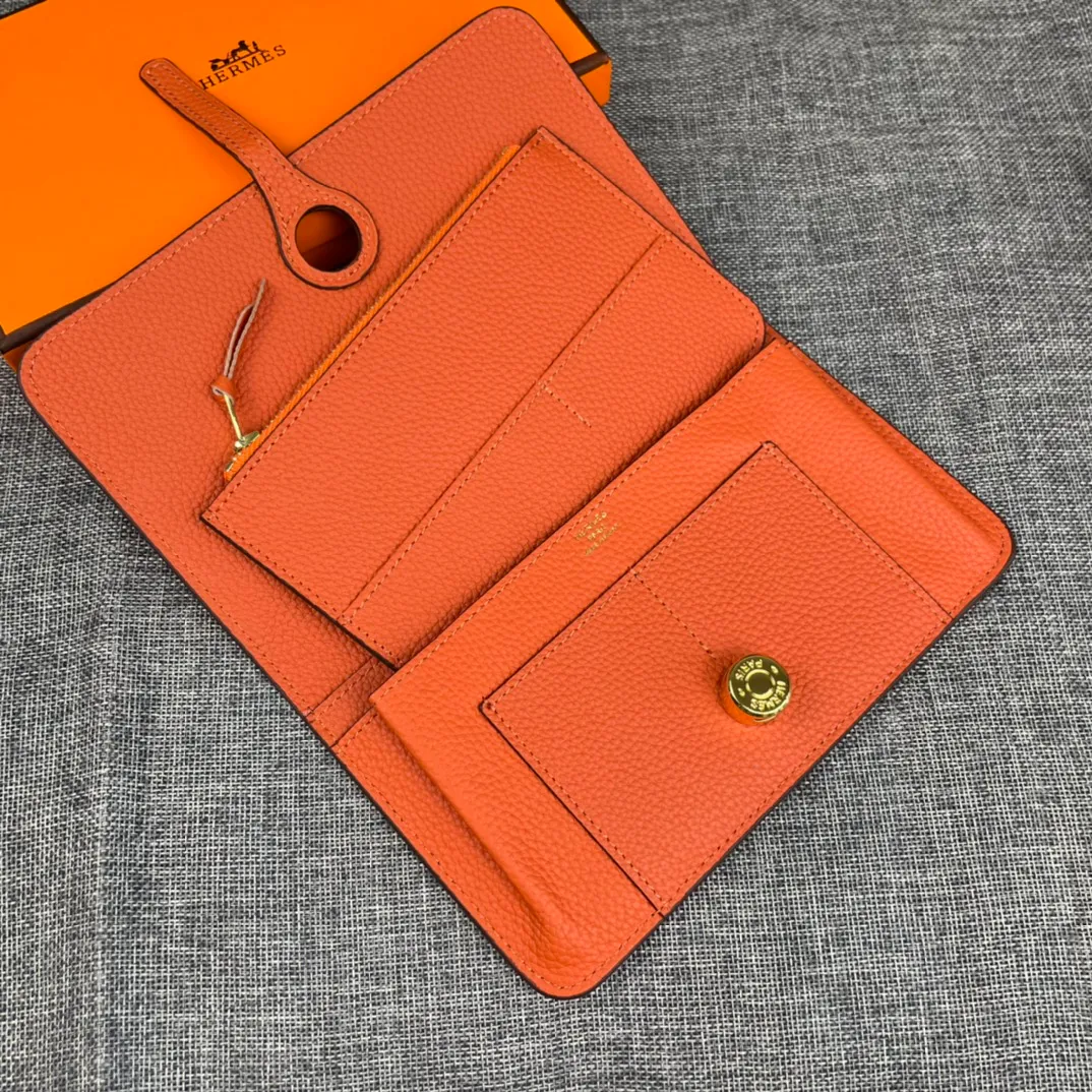 Original quality, p300💰 Hermès Dogon Duo detachable wallet Model: 533 gold buckle Made of Togo calfskin, with original OEM code inside💄 Exquisite workmanship, 8 card slots, 1 bill pocket, 2 extra pockets, a detachable coin purse and palladium-plated saddle nail lock Size: 20.1cm*12.5cm