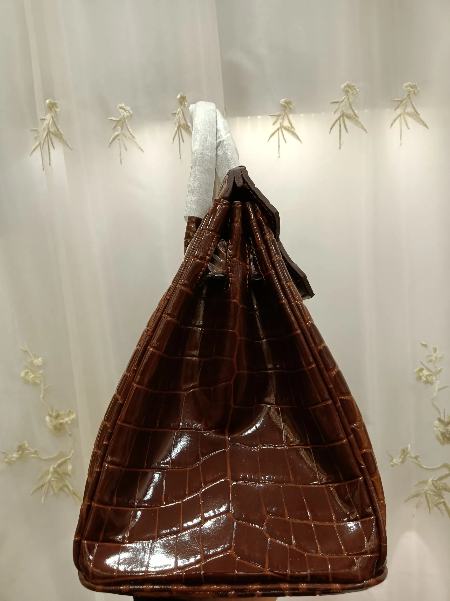 Hot model debuts, price has been adjusted💰800/380/360💥Hermes/Hermes💥Official classic production💋Platinum crocodile pattern💋Original quality coming👉Using imported crocodile pattern cowhide , with pure 24k original hardware💎Size: large 35*25*18cm/medium 30*22*16cm/small 25* 20*14cm👛Excellent workmanship👏👏Legendary slow work and careful work💓Real pictures taken💓Classic beauty worth owning💃🏻💃🏻💃🏻