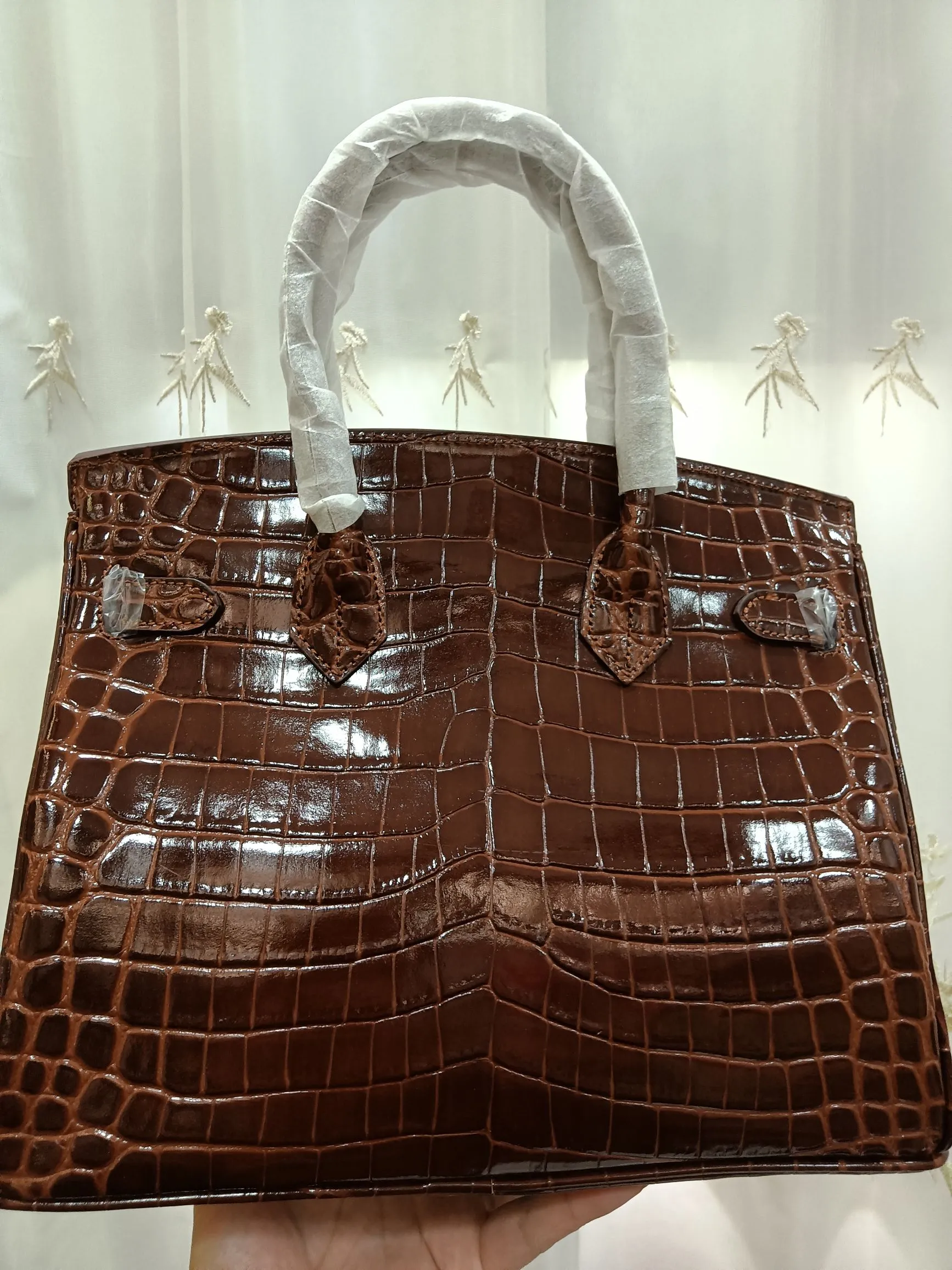 Hot model debuts, price has been adjusted💰800/380/360💥Hermes/Hermes💥Official classic production💋Platinum crocodile pattern💋Original quality coming👉Using imported crocodile pattern cowhide , with pure 24k original hardware💎Size: large 35*25*18cm/medium 30*22*16cm/small 25* 20*14cm👛Excellent workmanship👏👏Legendary slow work and careful work💓Real pictures taken💓Classic beauty worth owning💃🏻💃🏻💃🏻