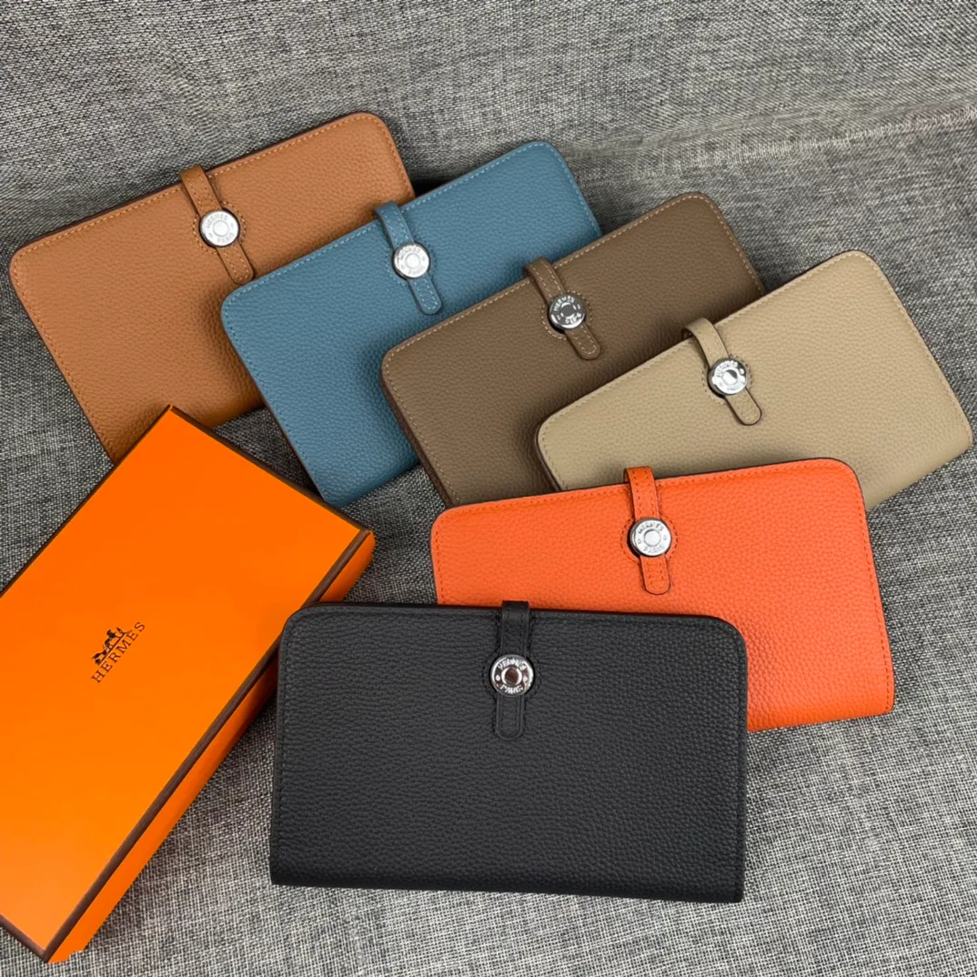 Original quality, p300💰 Hermès Dogon Duo detachable wallet Model: 533 silver buckle Made of togo calfskin, with original OEM code inside💄 Exquisite workmanship, 8 card slots, 1 banknote pocket, 2 additional pockets, a detachable coin purse and palladium-plated saddle nail lock Size: 20.1cm*12.5cm