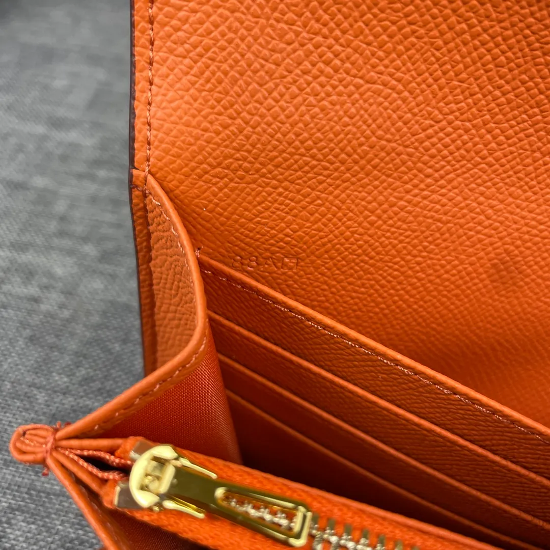 Hermes Constance Original Order p290💰 Model: 539 Palm Pattern Gold Buckle Size: 22*11cm Hermes🇫🇷Overseas🇫🇷Imported cowhide, soft and comfortable to the touch. Counter version, OEM code inside, original replica with gold hardware, exquisite and elegant, oil edge is straight and smooth🎈There are two large note slots, a zipper pocket, and 12 card slots🚚
