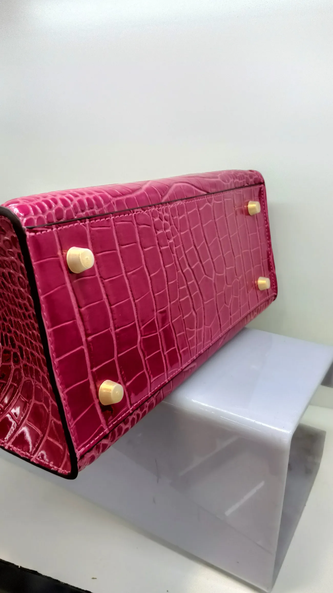 760💰 Crocodile pattern cowhide oil edge model: picture color, red, no holes, with long shoulder strap, size 30X13X26cm