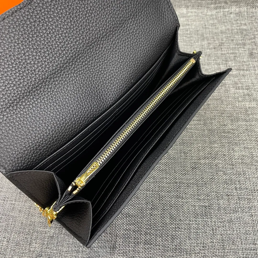 Hermes Constance p310💰 Hermes model: 9852 gold chain togo leather size: 22*11cm 🇫🇷Overseas🇫🇷Imported Togo cowhide, with original OEM code inside, soft and comfortable to the touch. The original replica is matched with silver hardware, exquisite and elegant, and the oil edge is straight and smooth🎈There are two large note slots, a zipper pocket, and 12 card slots🚚The gold chain is 120cm long