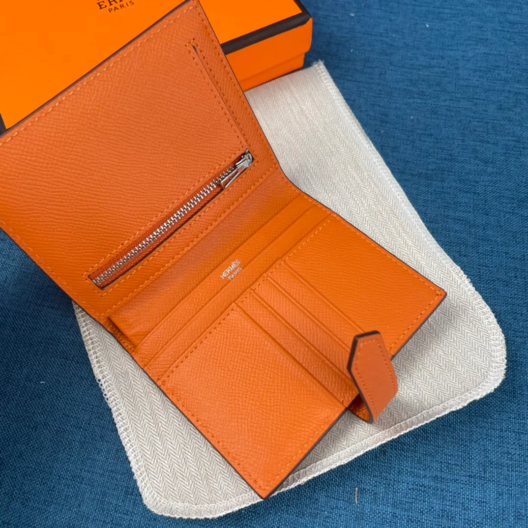[Hermes original order] p230💰 Hermès new solid color leather pocket vertical wallet 💋Counter copy, original hardware, original OEM code inside 💋Soft feel 🎉Oil edges are straight and smooth, compare with the counter 💋Material: imported palm print cowhide 💋Size: 10*12CM. 💋Model: 5120 palm print