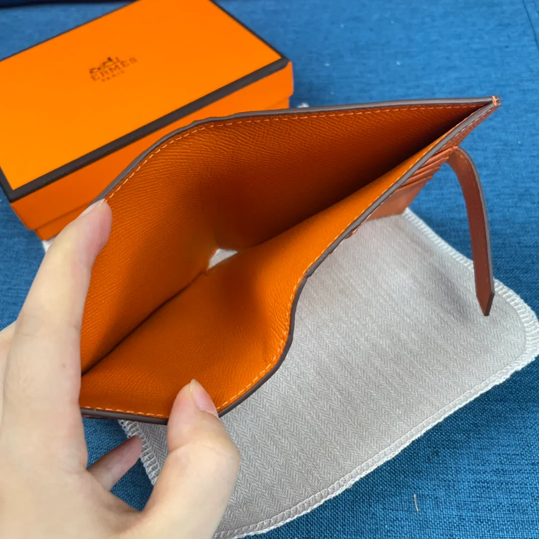 [Hermes original order] p230💰 Hermès new solid color leather pocket vertical wallet 💋Counter copy, original hardware, original OEM code inside 💋Soft feel 🎉Oil edges are straight and smooth, compare with the counter 💋Material: imported palm print cowhide 💋Size: 10*12CM. 💋Model: 5120 palm print