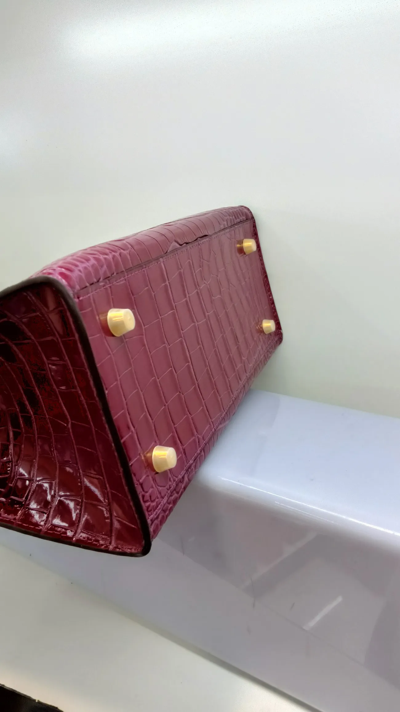 760💰 Crocodile pattern cowhide oil edge model: picture color, burgundy, no perforation, with long shoulder strap, size 30X13X26cm