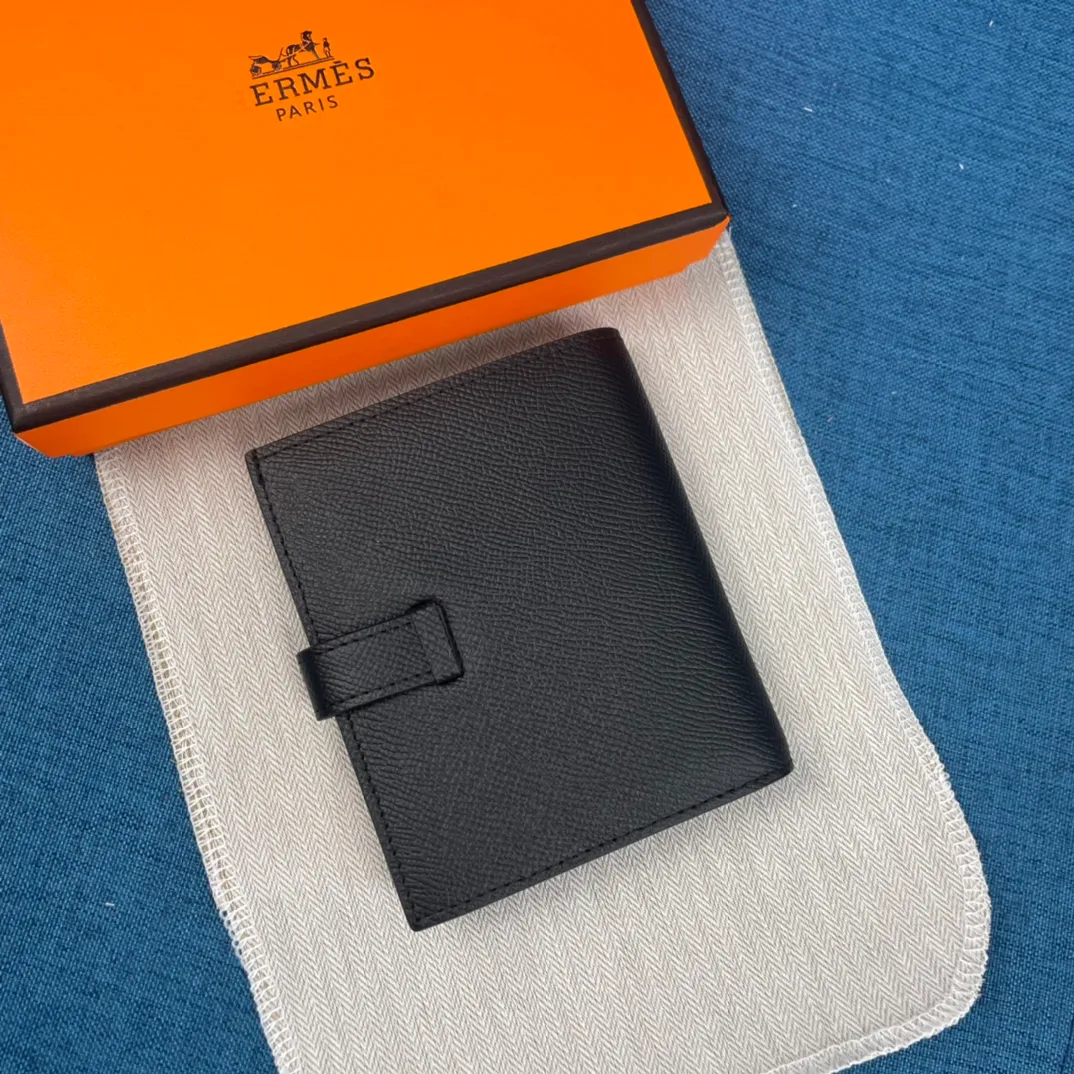 [Hermes original order] p230💰 Hermès new solid color leather pocket vertical wallet 💋Counter copy, original hardware, original OEM code inside 💋Soft feel 🎉Oil edges are straight and smooth, compare with the counter 💋Material: imported palm print cowhide 💋Size: 10*12CM. 💋Model: 5120 palm print