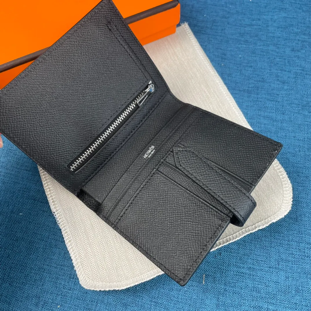 [Hermes original order] p230💰 Hermès new solid color leather pocket vertical wallet 💋Counter copy, original hardware, original OEM code inside 💋Soft feel 🎉Oil edges are straight and smooth, compare with the counter 💋Material: imported palm print cowhide 💋Size: 10*12CM. 💋Model: 5120 palm print