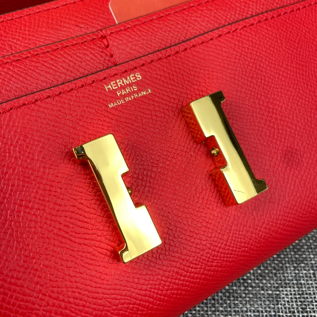 Hermes Constance Original Order p290💰 Model: 539 Palm Pattern Gold Buckle Size: 22*11cm Hermes🇫🇷Overseas🇫🇷Imported cowhide, soft and comfortable to the touch. Counter version, OEM code inside, original replica with gold hardware, exquisite and elegant, oil edge is straight and smooth🎈There are two large note slots, a zipper pocket, and 12 card slots🚚