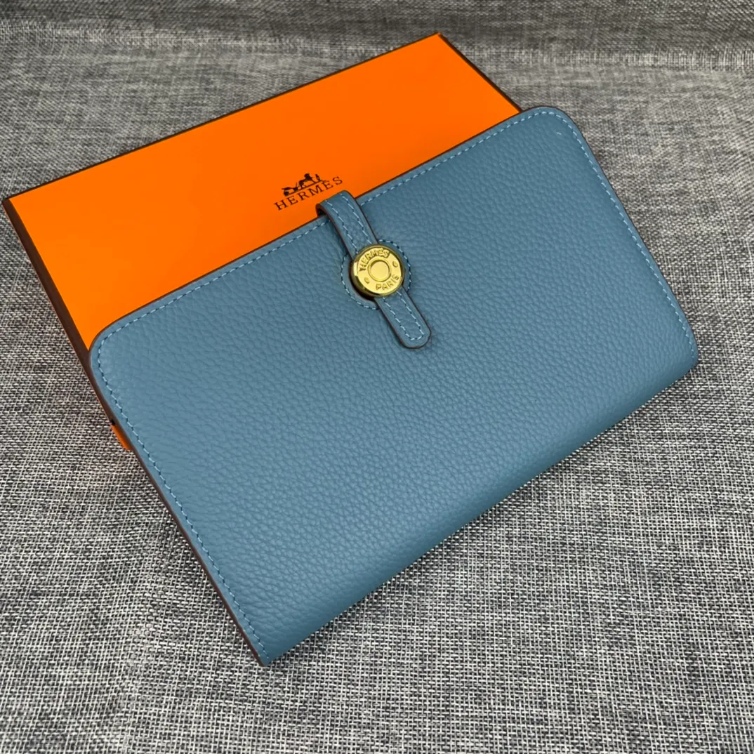 Original quality, p300💰 Hermès Dogon Duo detachable wallet Model: 533 gold buckle Made of Togo calfskin, with original OEM code inside💄 Exquisite workmanship, 8 card slots, 1 bill pocket, 2 extra pockets, a detachable coin purse and palladium-plated saddle nail lock Size: 20.1cm*12.5cm