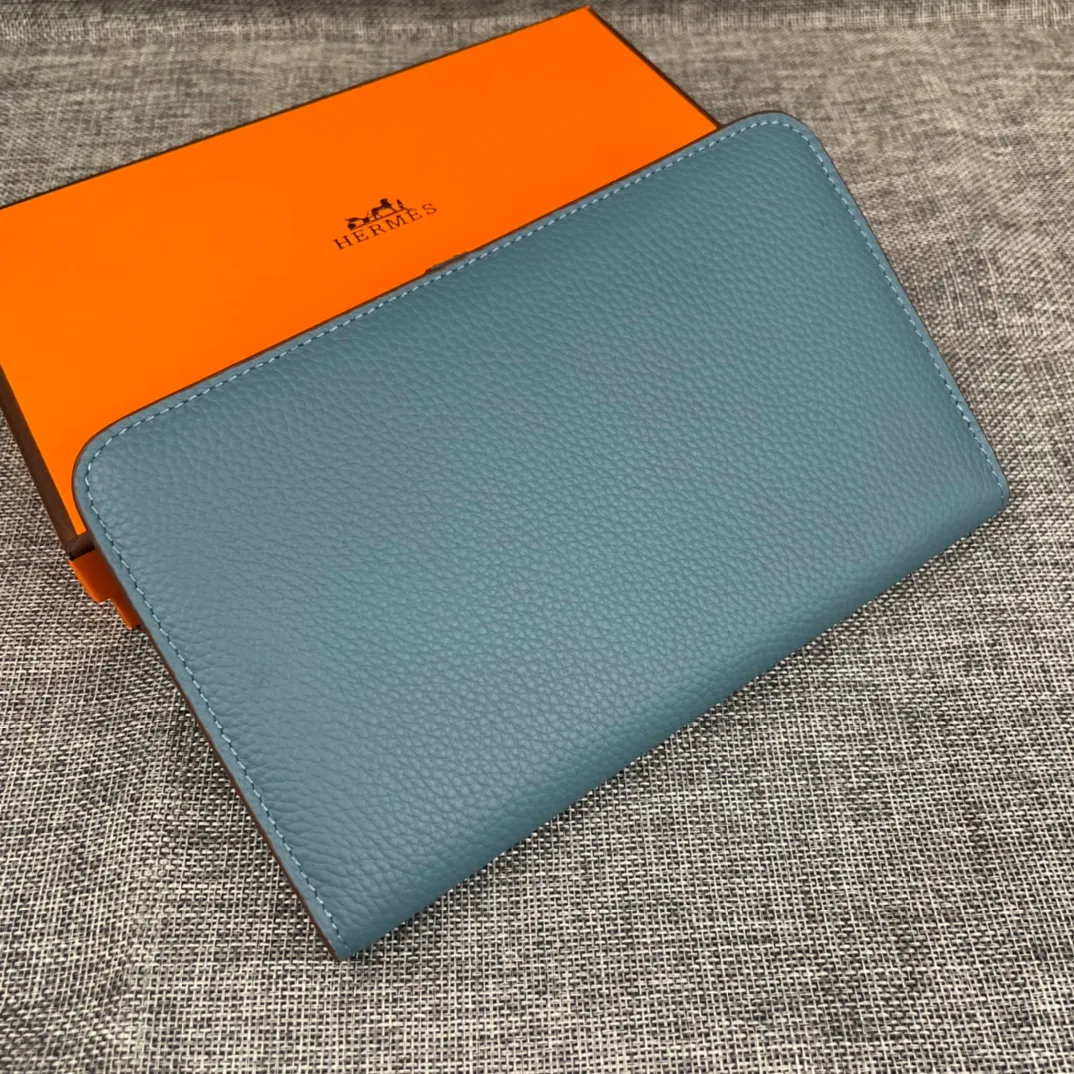 Original quality, p300💰 Hermès Dogon Duo detachable wallet Model: 533 gold buckle Made of Togo calfskin, with original OEM code inside💄 Exquisite workmanship, 8 card slots, 1 bill pocket, 2 extra pockets, a detachable coin purse and palladium-plated saddle nail lock Size: 20.1cm*12.5cm