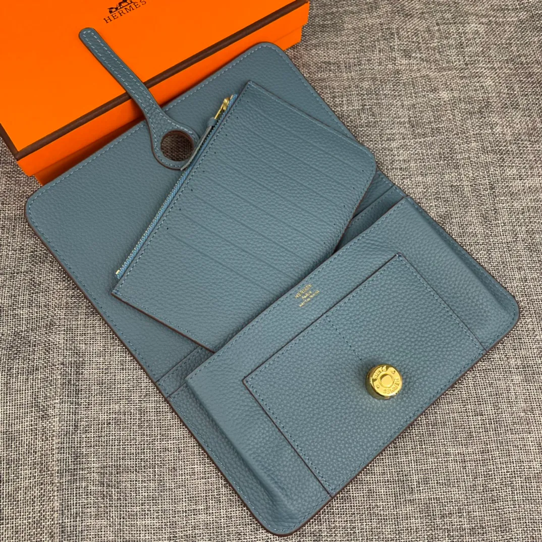 Original quality, p300💰 Hermès Dogon Duo detachable wallet Model: 533 gold buckle Made of Togo calfskin, with original OEM code inside💄 Exquisite workmanship, 8 card slots, 1 bill pocket, 2 extra pockets, a detachable coin purse and palladium-plated saddle nail lock Size: 20.1cm*12.5cm
