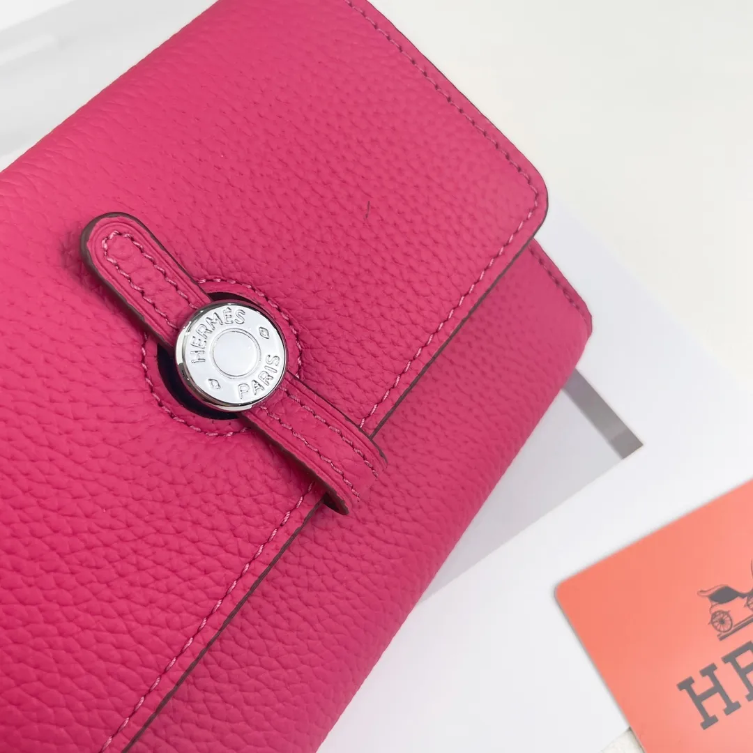 [Hermes new wallet]💰250 Model: H230 silver buckle Dimensions: length 13.5x width 10.5x thickness 2 cm Made of togo calfskin, equipped with 10 card slots, 1 banknote pocket, palladium-plated lock buckle, exquisite and perfect workmanship, original OEM code inside
