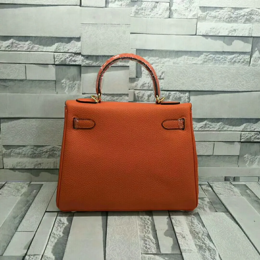 High quality 🅿️P600/P640/P680😀Classic models are sold every day🉐Hermès Kelly pebbled soft cowhide🐂Upgraded quality❤️Soft feel, fine workmanship, good-looking style, versatile all year round! Quality Guaranteed Taste ❗️ 3 sizes small 25cm; medium 28cm; large 32cm