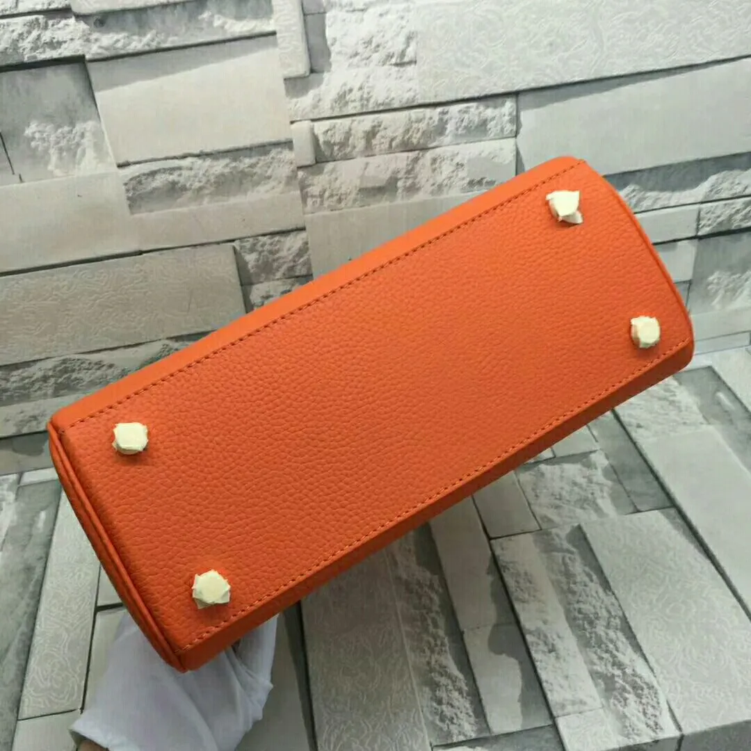 High quality 🅿️P600/P640/P680😀Classic models are sold every day🉐Hermès Kelly pebbled soft cowhide🐂Upgraded quality❤️Soft feel, fine workmanship, good-looking style, versatile all year round! Quality Guaranteed Taste ❗️ 3 sizes small 25cm; medium 28cm; large 32cm