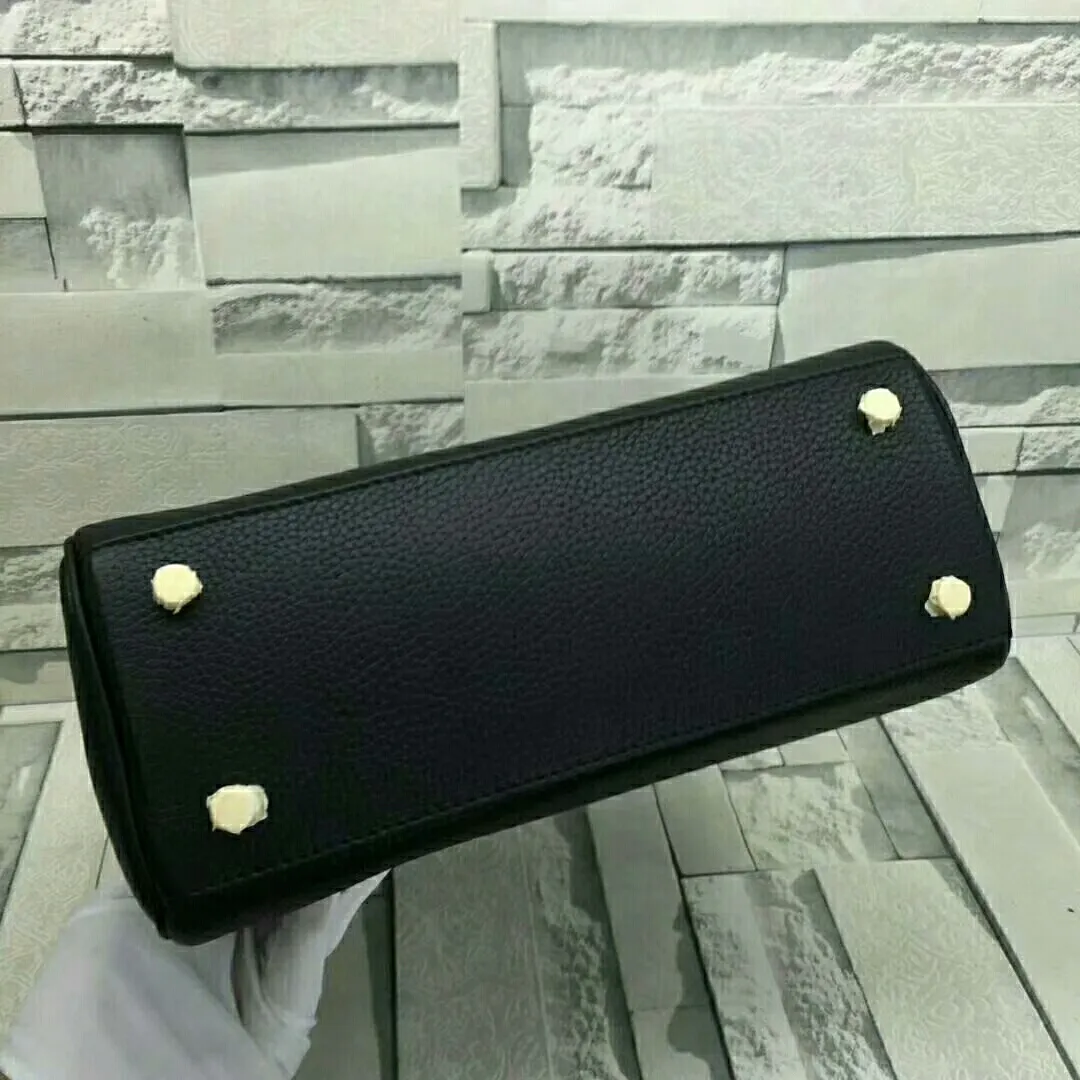 High quality 🅿️P600/P640/P680😀Classic models are sold every day🉐Hermès Kelly pebbled soft cowhide🐂Upgraded quality❤️Soft feel, fine workmanship, good-looking style, versatile all year round! Quality Guaranteed Taste ❗️ 3 sizes small 25cm; medium 28cm; large 32cm