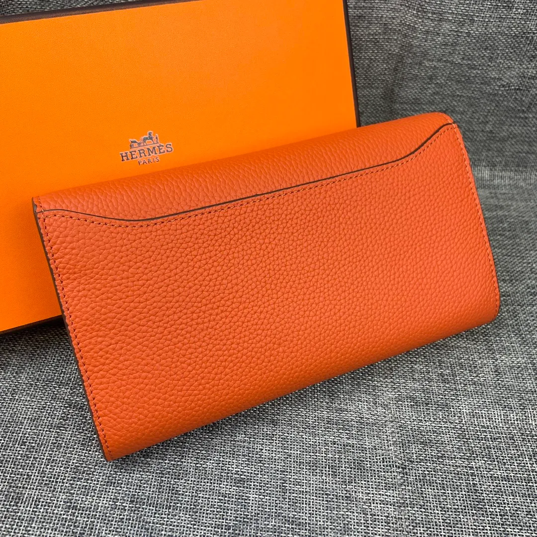 Hermes Constance p270💰 Hermes model: 539 silver buckle togo leather size: 22*11cm 🇫🇷Overseas🇫🇷Imported Togo cowhide, soft and comfortable to the touch. The original replica is matched with gold hardware and has the original OEM code inside. It is exquisite and elegant, and the oil edges are straight and smooth🎈There are two large note slots, a zipper pocket, and 12 card slots inside🚚