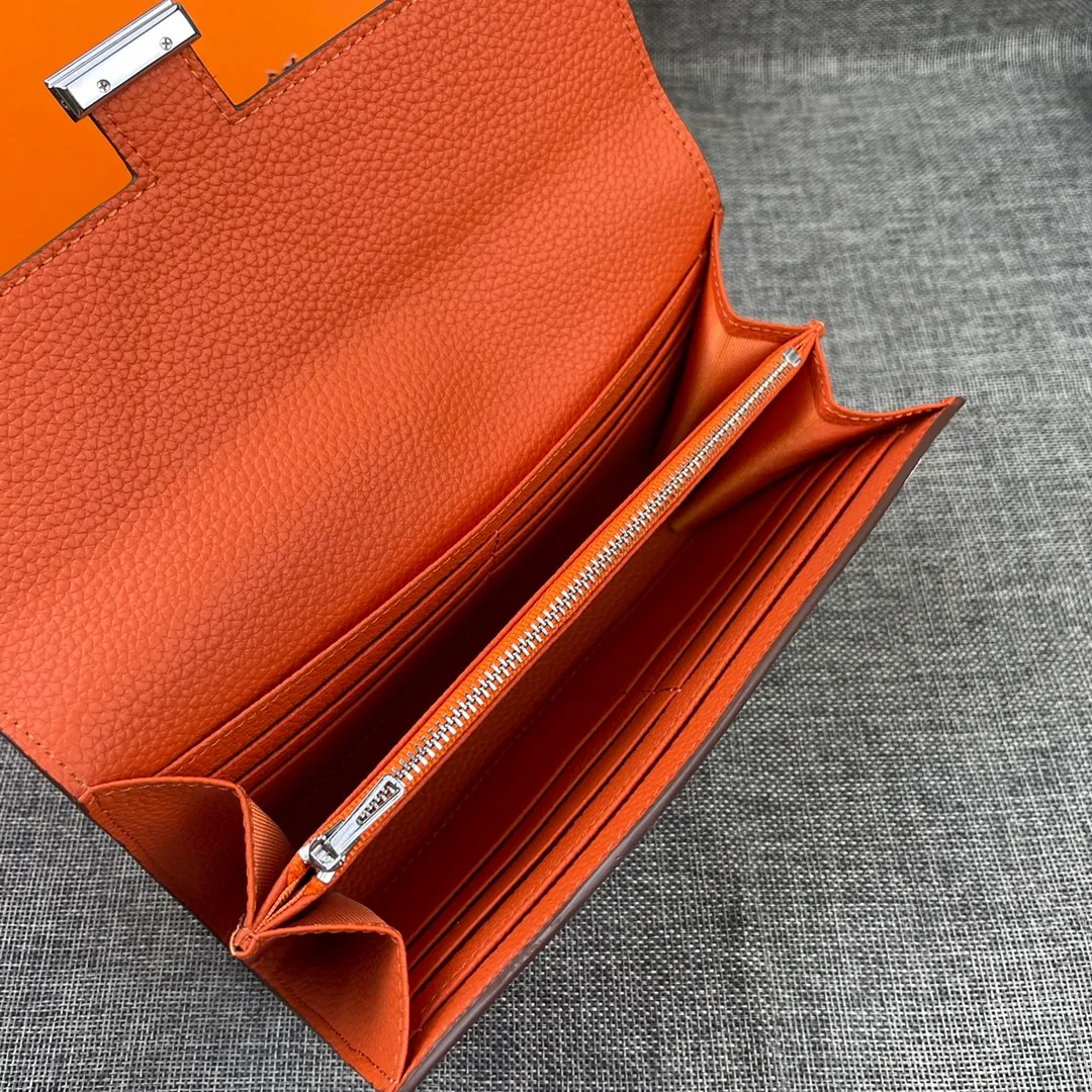 Hermes Constance p270💰 Hermes model: 539 silver buckle togo leather size: 22*11cm 🇫🇷Overseas🇫🇷Imported Togo cowhide, soft and comfortable to the touch. The original replica is matched with gold hardware and has the original OEM code inside. It is exquisite and elegant, and the oil edges are straight and smooth🎈There are two large note slots, a zipper pocket, and 12 card slots inside🚚