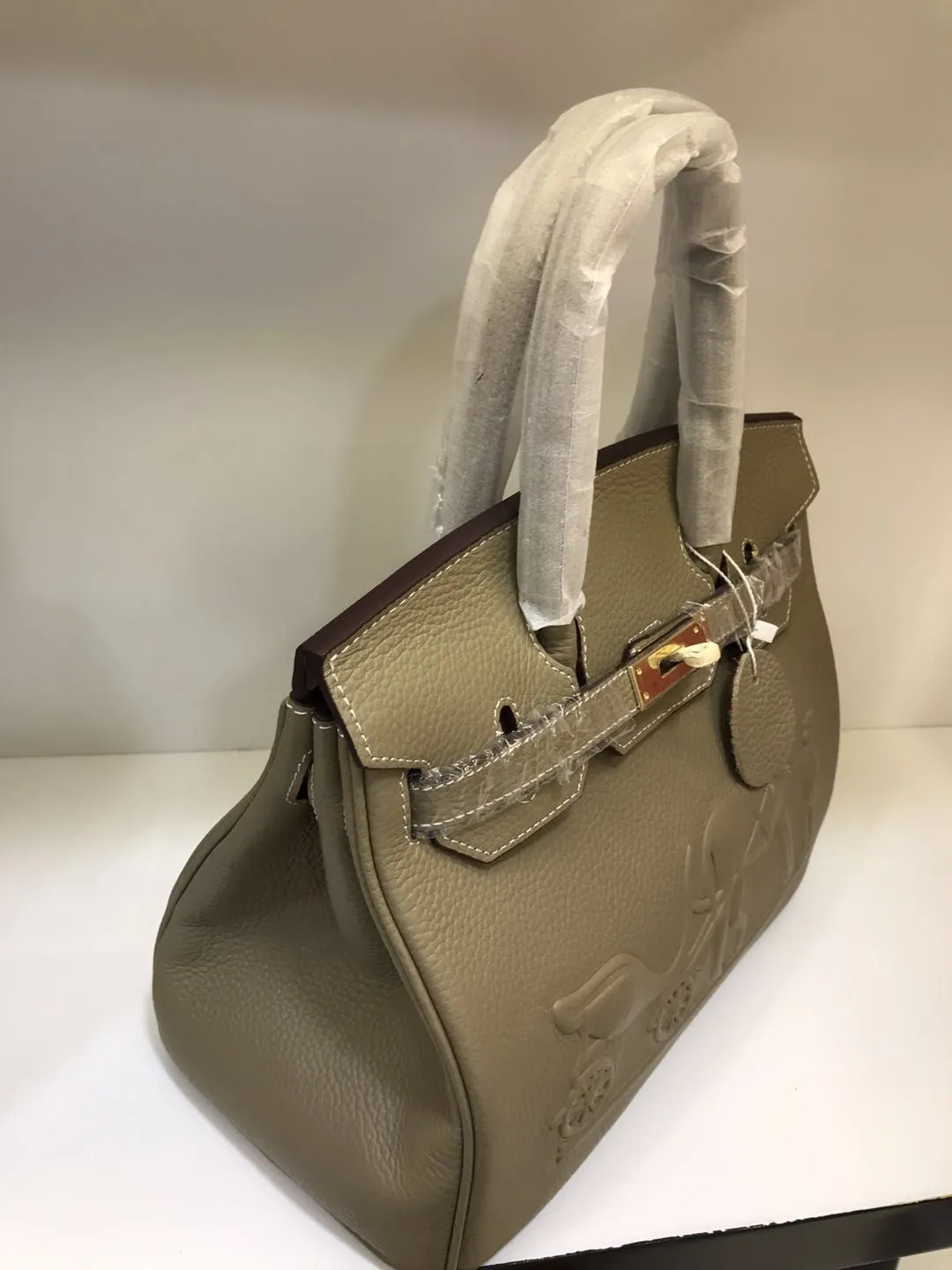 760💰,💥Hermès🐴🐴🏇🏇🚴🏻🚴🏻Horse carriage/Hermes💥Official classic production💋Birkin bag💋Original quality coming👉Using imported pebbled cowhide leather👑 Equipped with pure 24k hardware💎Excellent workmanship👏👏Legendary slow work and meticulous work💓Real pictures taken💓There is no best, only better [smile], size 30-22-16cm