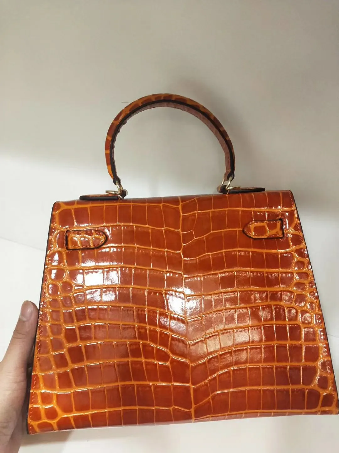 Batch 50cmP640, 28cmP680💅💅🎈Hermes 🎈Hermes 😱Classic Kelly crocodile pattern Original first-layer cowhide leather inner sheepskin [strong] Original steel hardware Selected crocodile pattern Exquisite workmanship Detailed quality depends on the real thing and the picture Original workmanship Comes with a long shoulder strap Reasonable price Classic coming [Seduce] The picture above must sell [Victory] Size: 25×20×10cm, 28×23×13cm