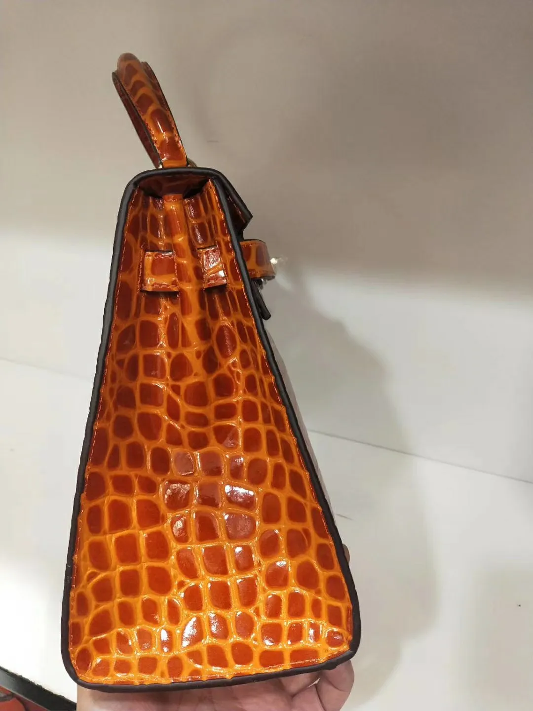 Batch 50cmP640, 28cmP680💅💅🎈Hermes 🎈Hermes 😱Classic Kelly crocodile pattern Original first-layer cowhide leather inner sheepskin [strong] Original steel hardware Selected crocodile pattern Exquisite workmanship Detailed quality depends on the real thing and the picture Original workmanship Comes with a long shoulder strap Reasonable price Classic coming [Seduce] The picture above must sell [Victory] Size: 25×20×10cm, 28×23×13cm