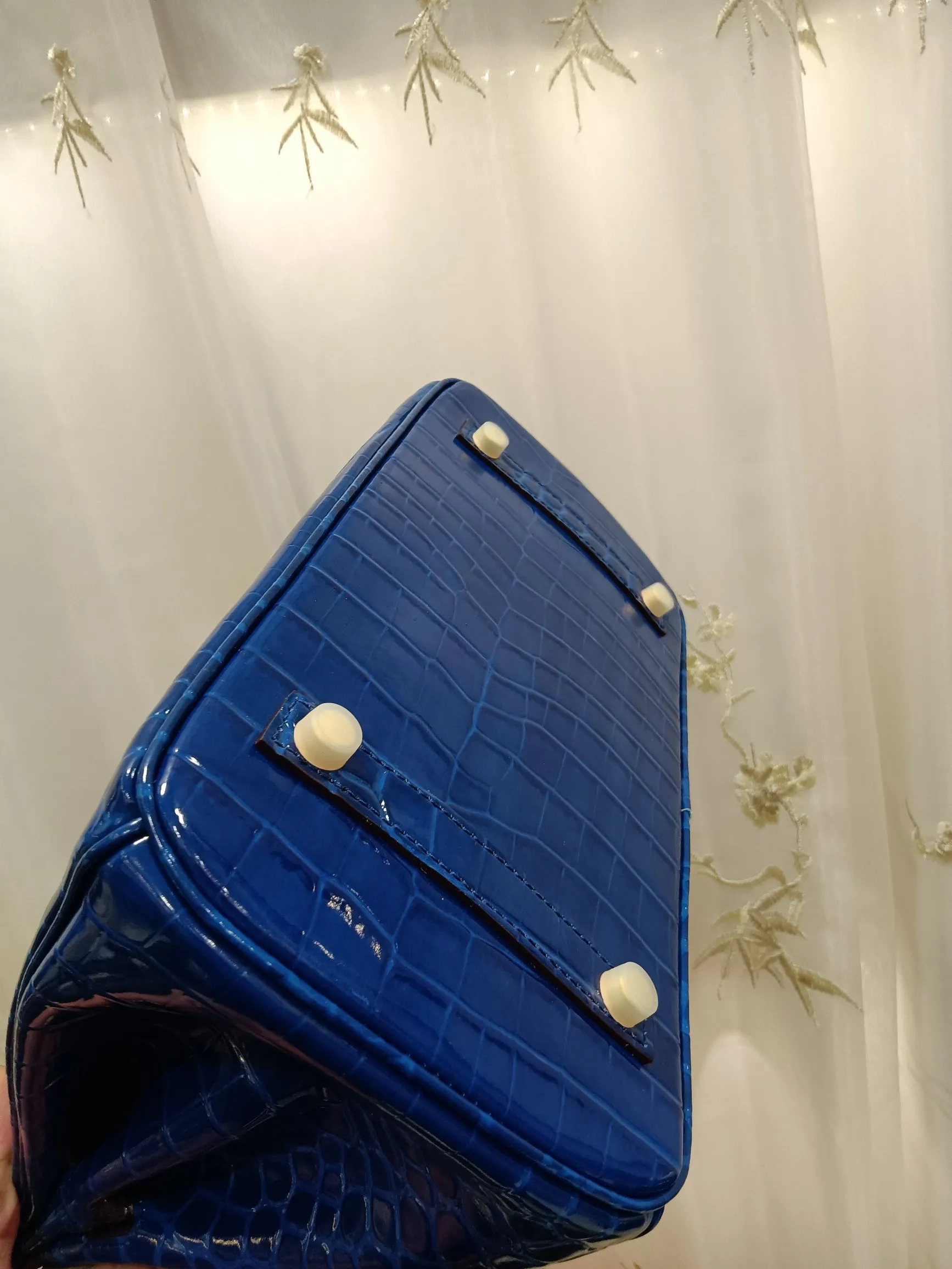 Hot model debuts, price has been adjusted💰800/380/360💥Hermes/Hermes💥Official classic production💋Platinum crocodile pattern💋Original quality coming👉Using imported crocodile pattern cowhide , with pure 24k original hardware💎Size: large 35*25*18cm/medium 30*22*16cm/small 25* 20*14cm👛Excellent workmanship👏👏Legendary slow work and careful work💓Real pictures taken💓Classic beauty worth owning💃🏻💃🏻💃🏻