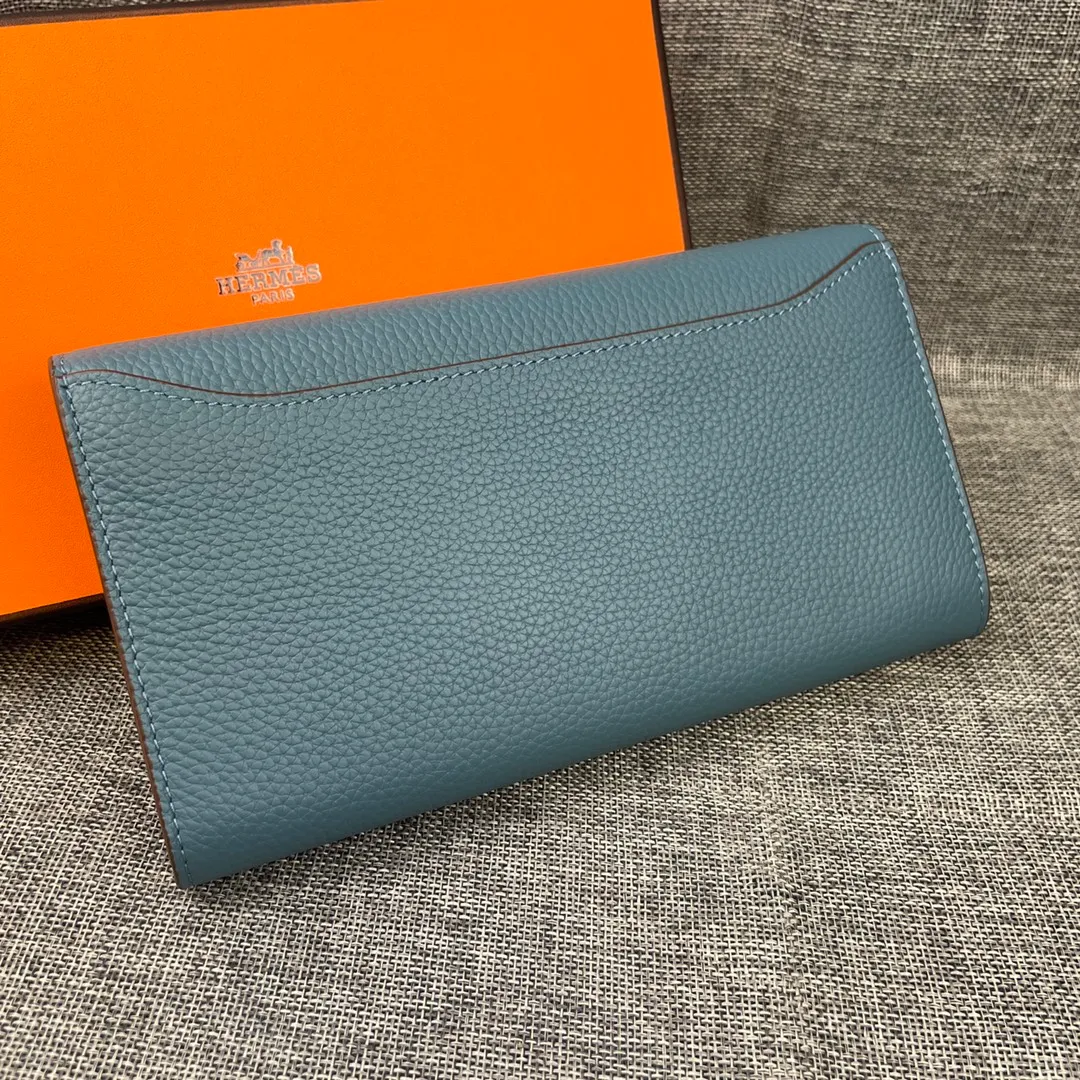 Hermes Constance p270💰 Hermes model: 539 silver buckle togo leather size: 22*11cm 🇫🇷Overseas🇫🇷Imported Togo cowhide, soft and comfortable to the touch. The original replica is matched with gold hardware and has the original OEM code inside. It is exquisite and elegant, and the oil edges are straight and smooth🎈There are two large note slots, a zipper pocket, and 12 card slots inside🚚