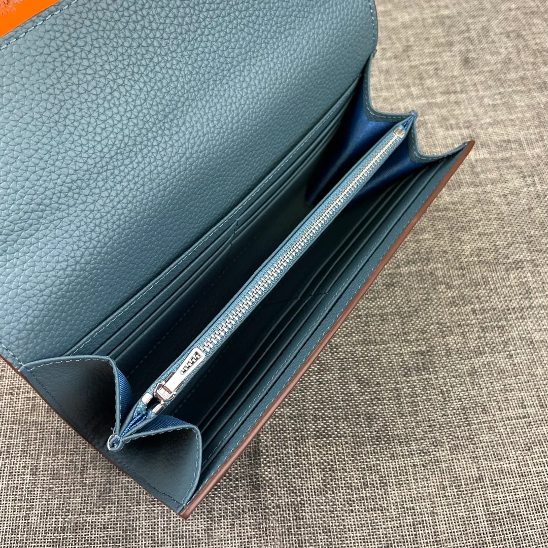 Hermes Constance p270💰 Hermes model: 539 silver buckle togo leather size: 22*11cm 🇫🇷Overseas🇫🇷Imported Togo cowhide, soft and comfortable to the touch. The original replica is matched with gold hardware and has the original OEM code inside. It is exquisite and elegant, and the oil edges are straight and smooth🎈There are two large note slots, a zipper pocket, and 12 card slots inside🚚