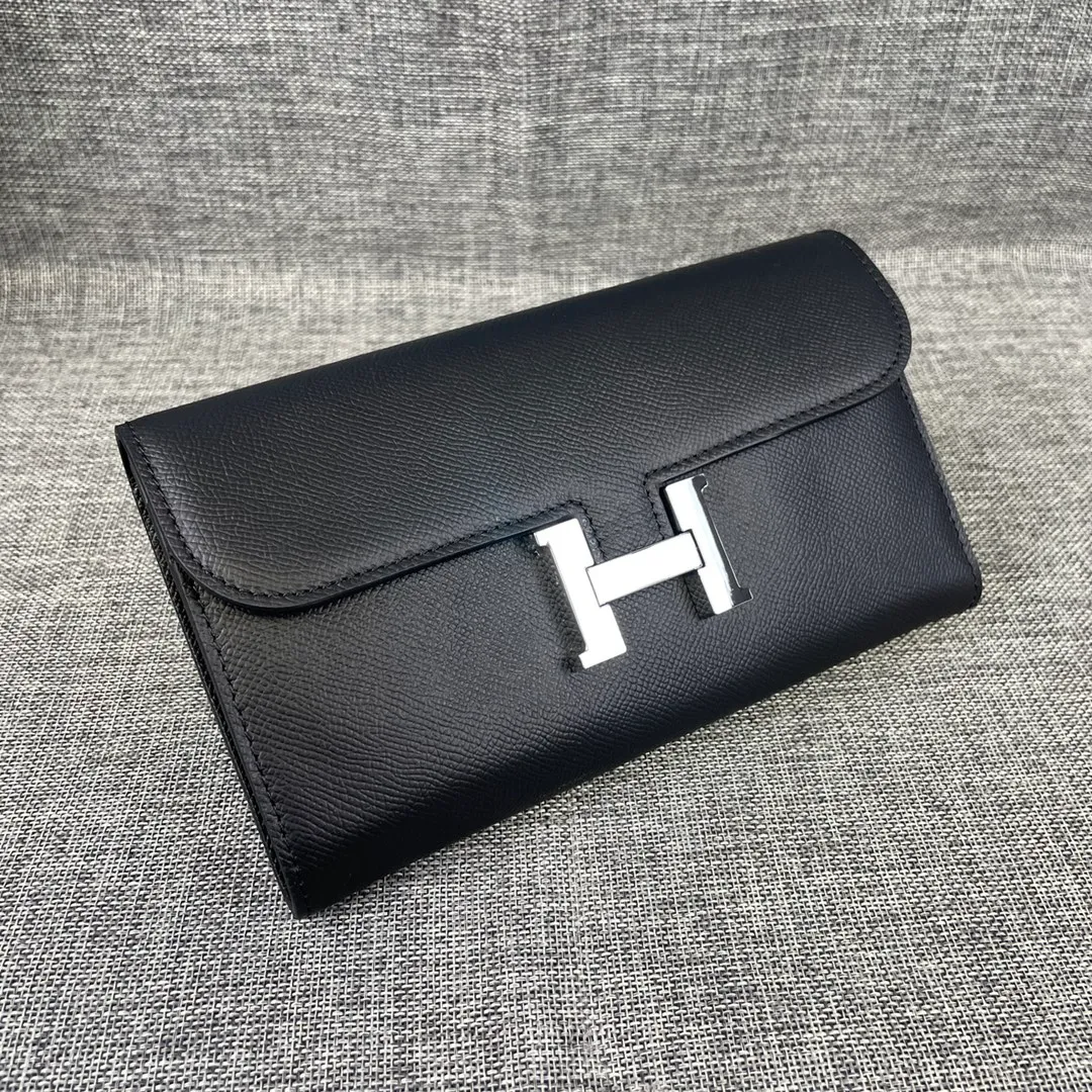 Hermes Constance original order p290💰 Model: 539 palm print silver buckle size: 22*11cm Hermes🇫🇷overseas🇫🇷 imported cowhide, soft and comfortable to the touch. Counter version, OEM code inside, original replica with gold hardware, exquisite and elegant, oil edge is straight and smooth🎈There are two large note slots, a zipper pocket, and 12 card slots🚚